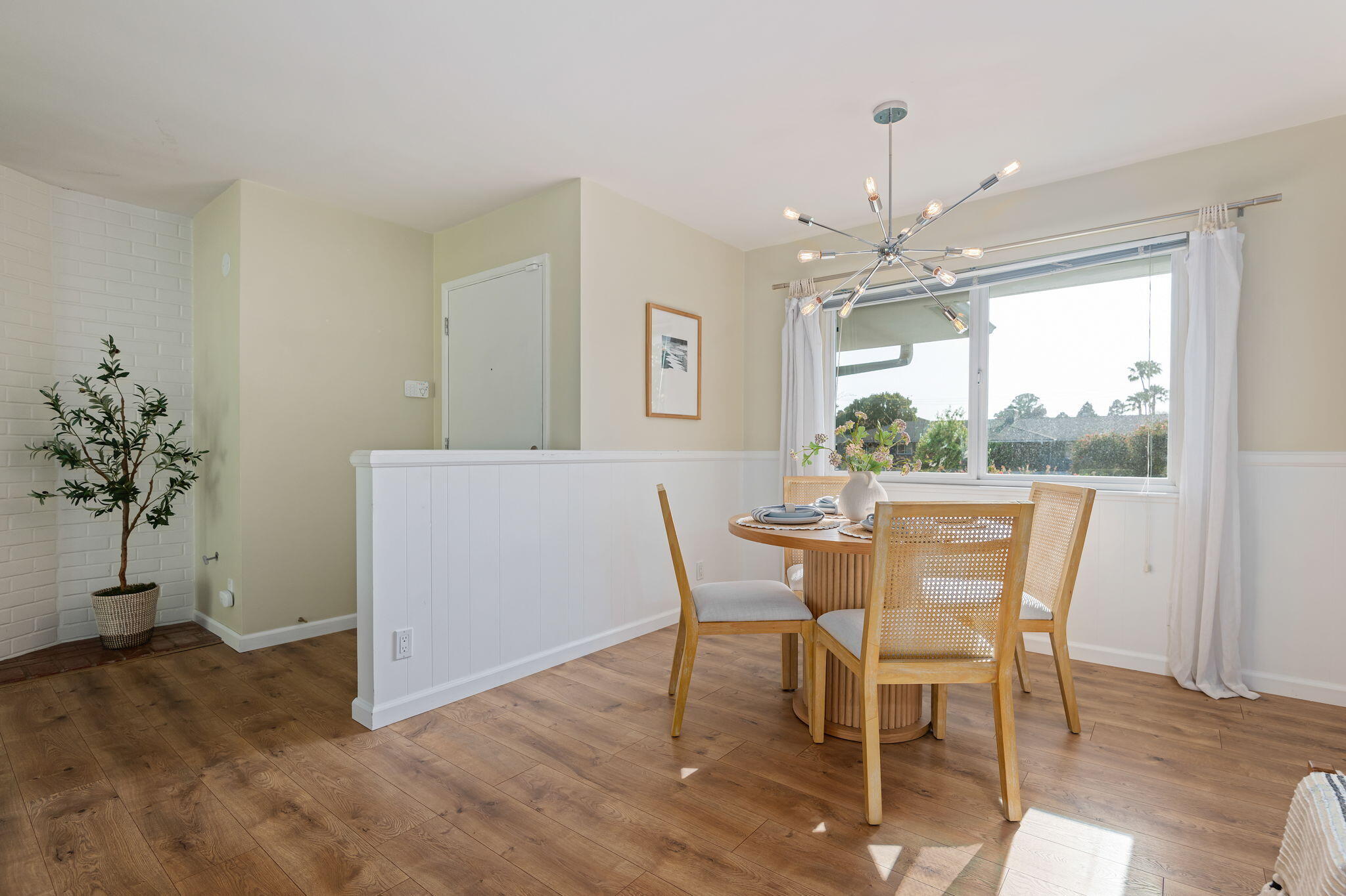 Santa Barbara, California 93105, United States, 2 Bedrooms Bedrooms, ,2 BathroomsBathrooms,Residential,Active,158855