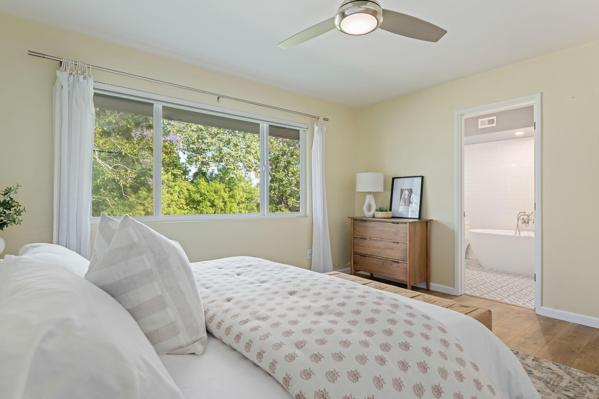 Santa Barbara, California 93105, United States, 2 Bedrooms Bedrooms, ,2 BathroomsBathrooms,Residential,Active,158855