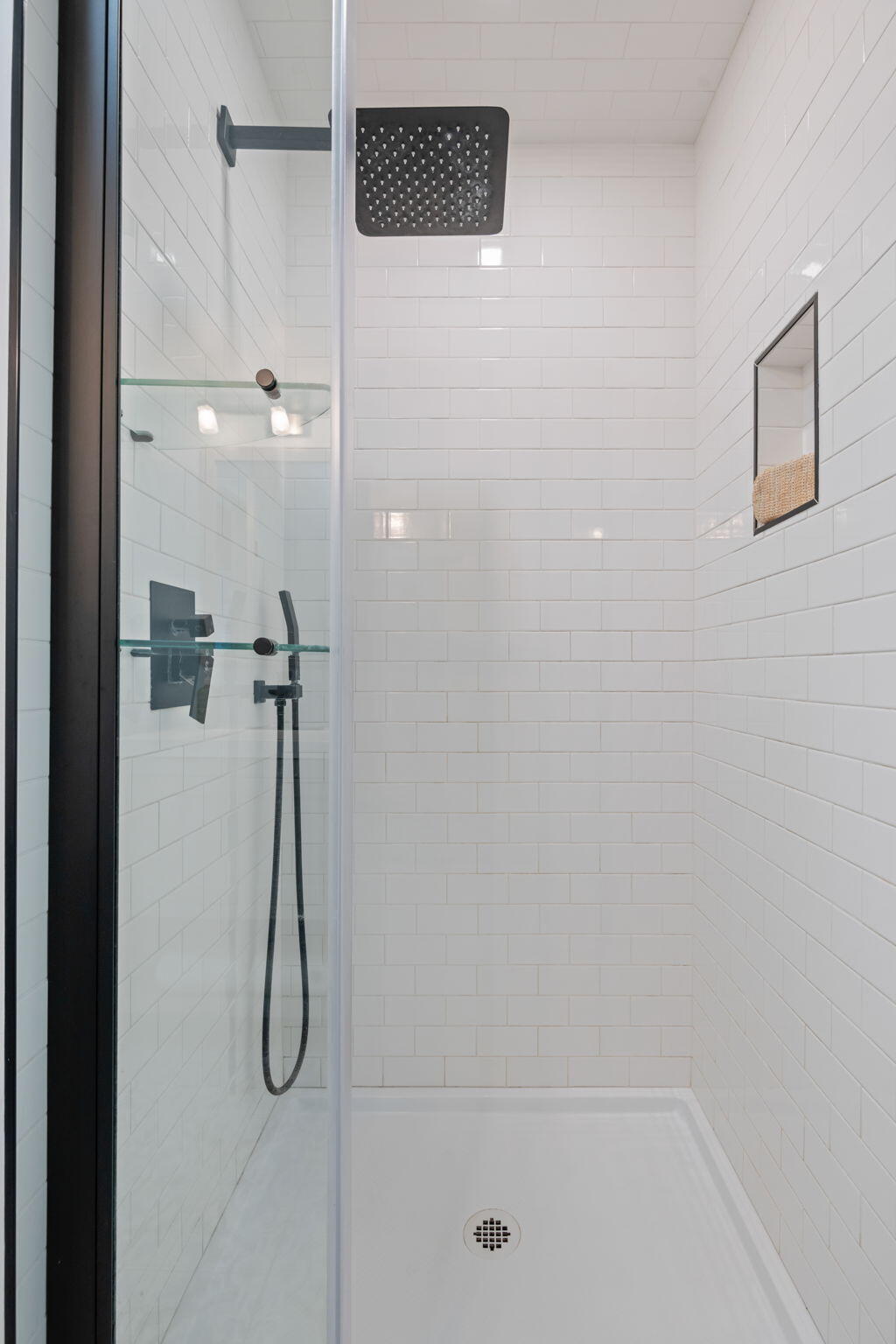 Santa Barbara, California 93105, United States, 2 Bedrooms Bedrooms, ,2 BathroomsBathrooms,Residential,Active,158855