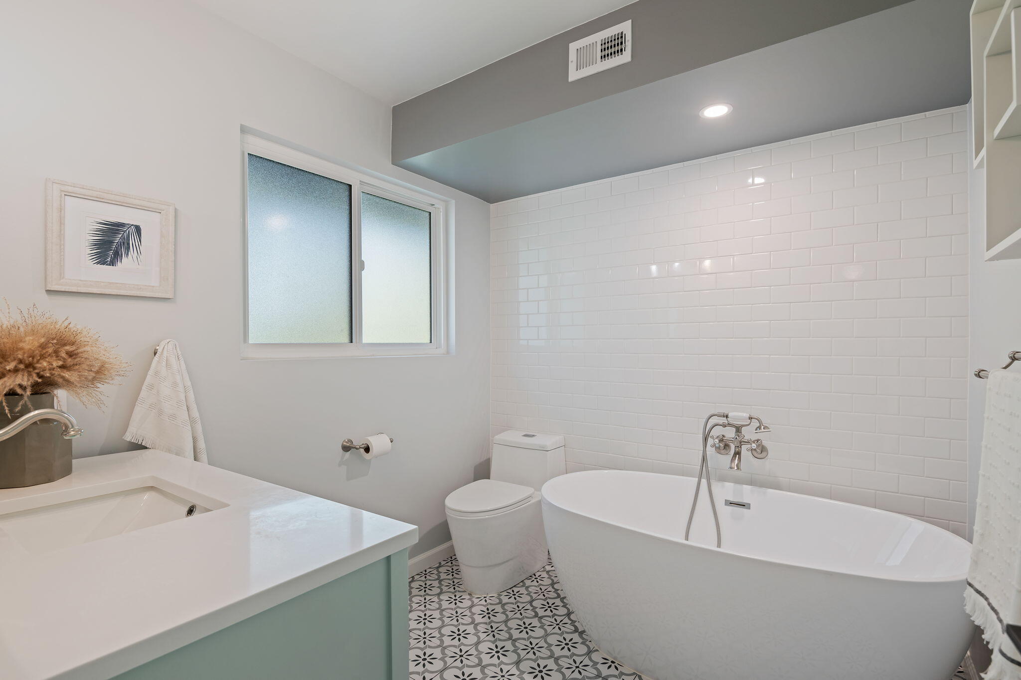 Santa Barbara, California 93105, United States, 2 Bedrooms Bedrooms, ,2 BathroomsBathrooms,Residential,Active,158855