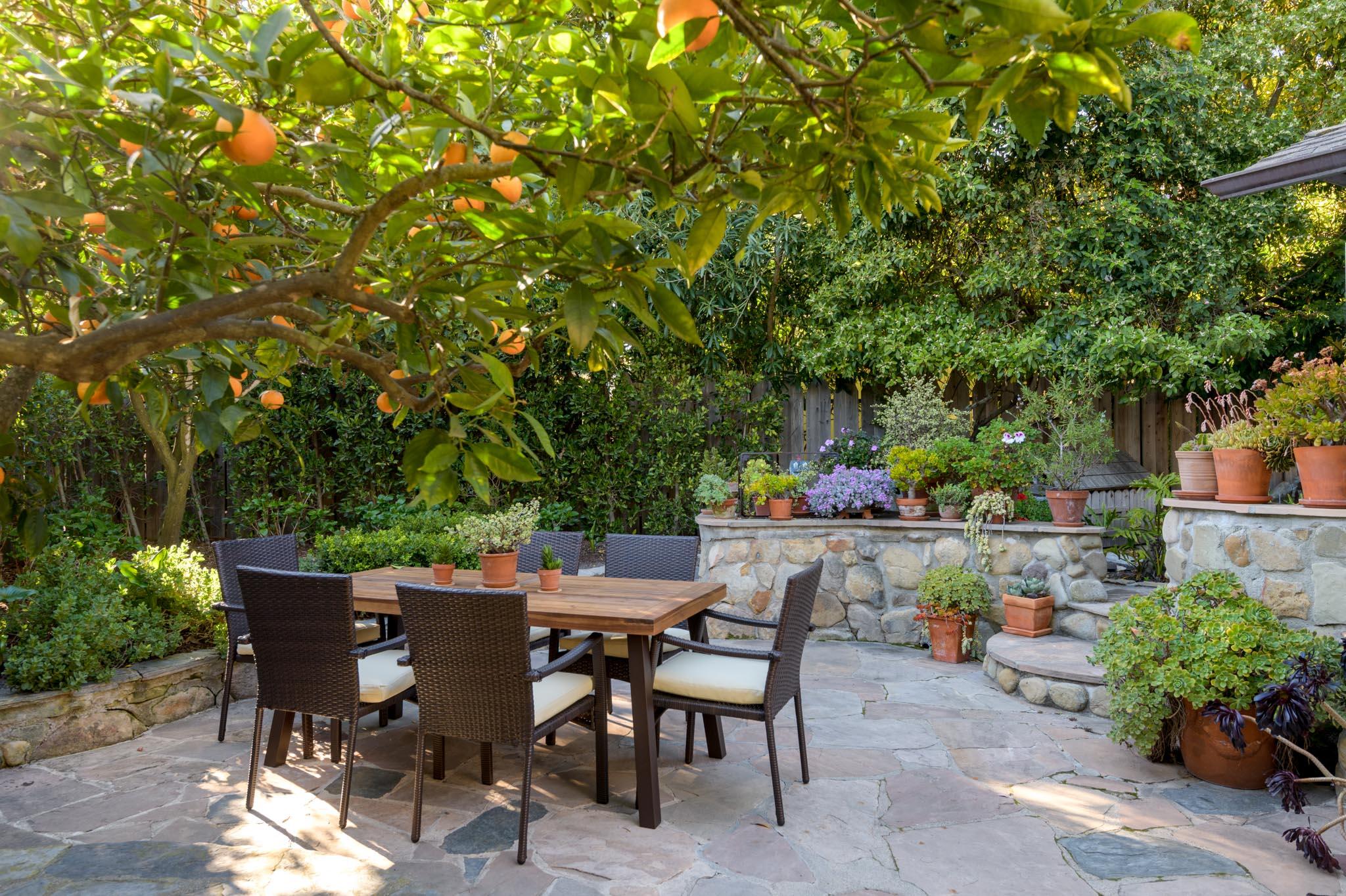 Santa Barbara, California 93108, United States, 2 Bedrooms Bedrooms, ,2 BathroomsBathrooms,Residential,Pending,81050