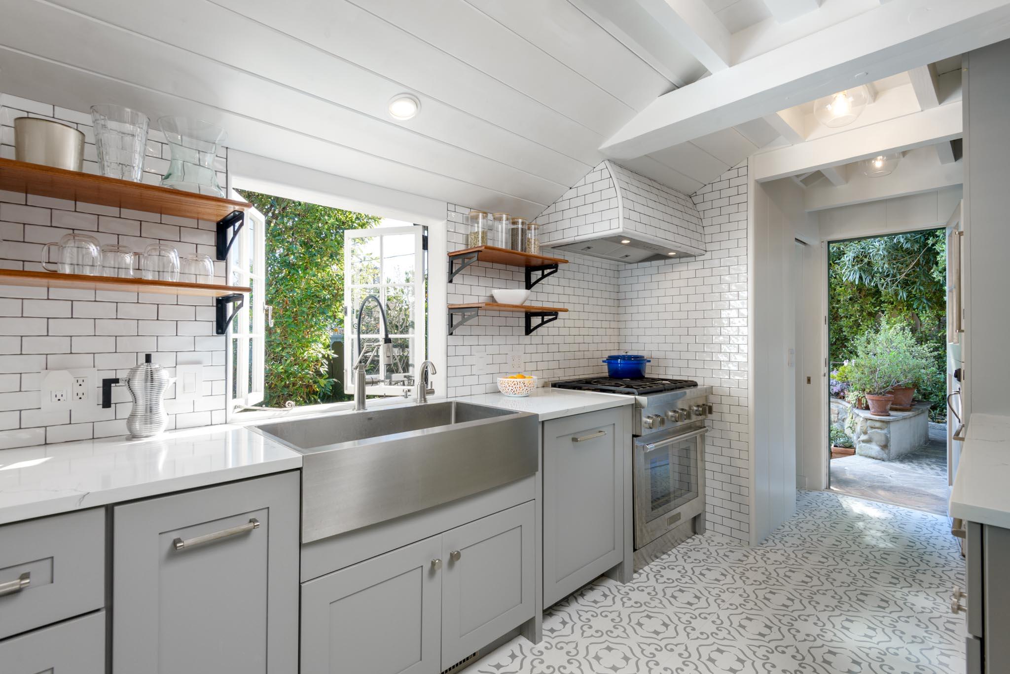 Santa Barbara, California 93108, United States, 2 Bedrooms Bedrooms, ,2 BathroomsBathrooms,Residential,Pending,81050