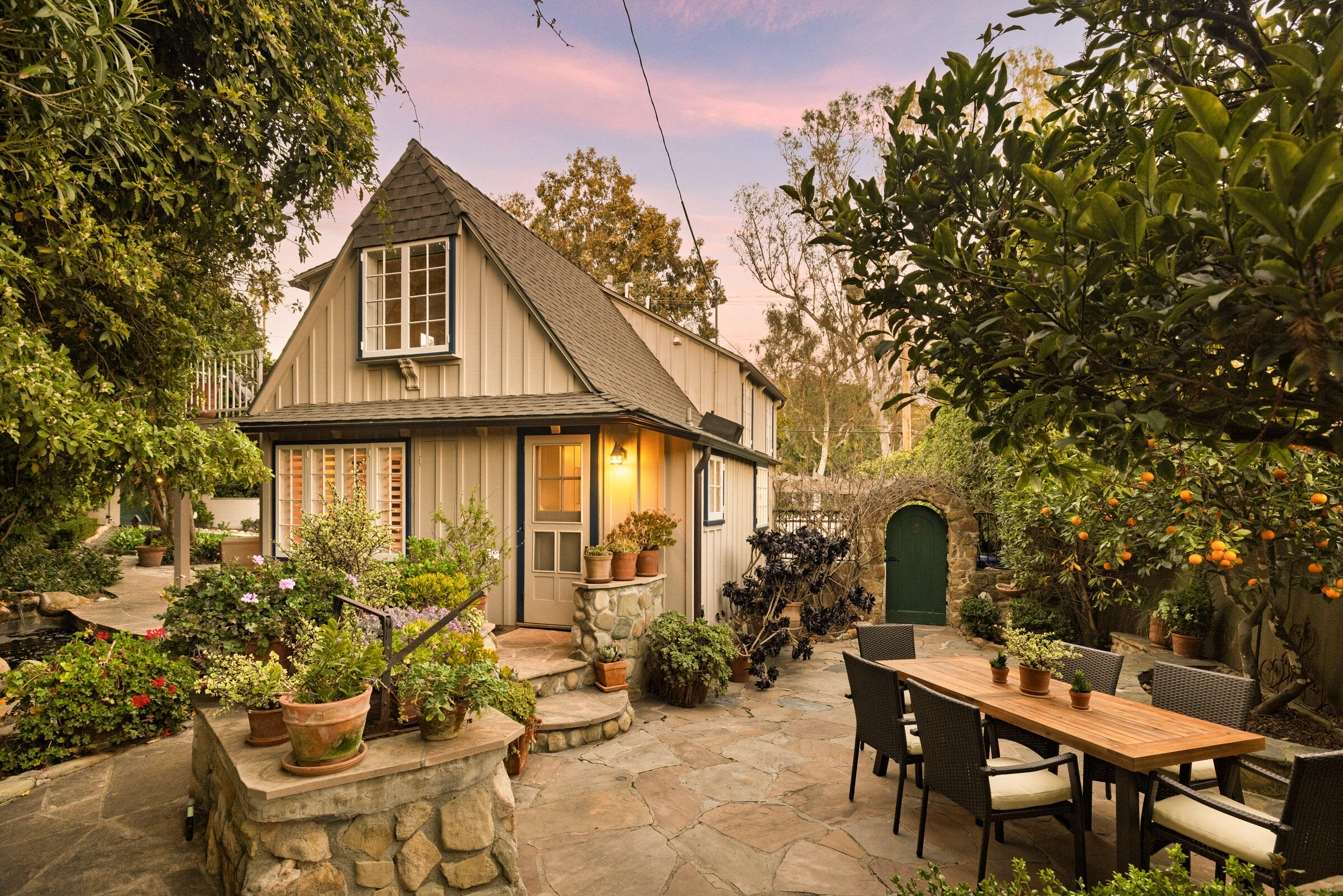 Santa Barbara, California 93108, United States, 2 Bedrooms Bedrooms, ,2 BathroomsBathrooms,Residential,Pending,81050