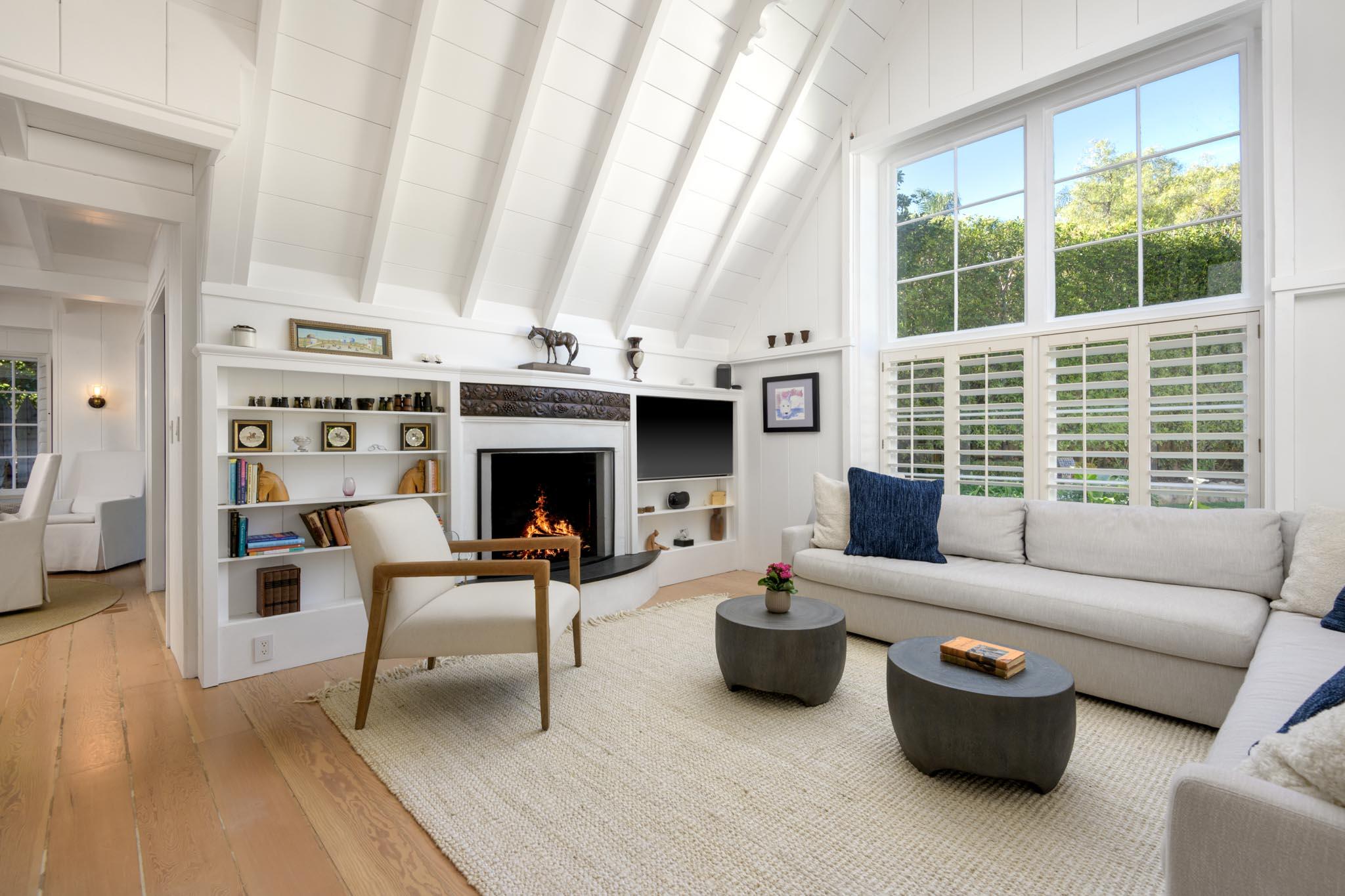 Santa Barbara, California 93108, United States, 2 Bedrooms Bedrooms, ,2 BathroomsBathrooms,Residential,Pending,81050