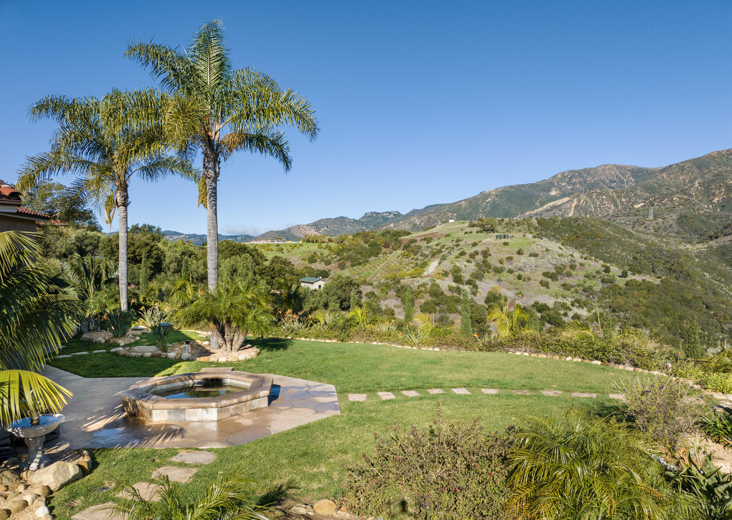 Santa Barbara, California 93110, United States, 4 Bedrooms Bedrooms, ,5 BathroomsBathrooms,Residential,Pending,35471