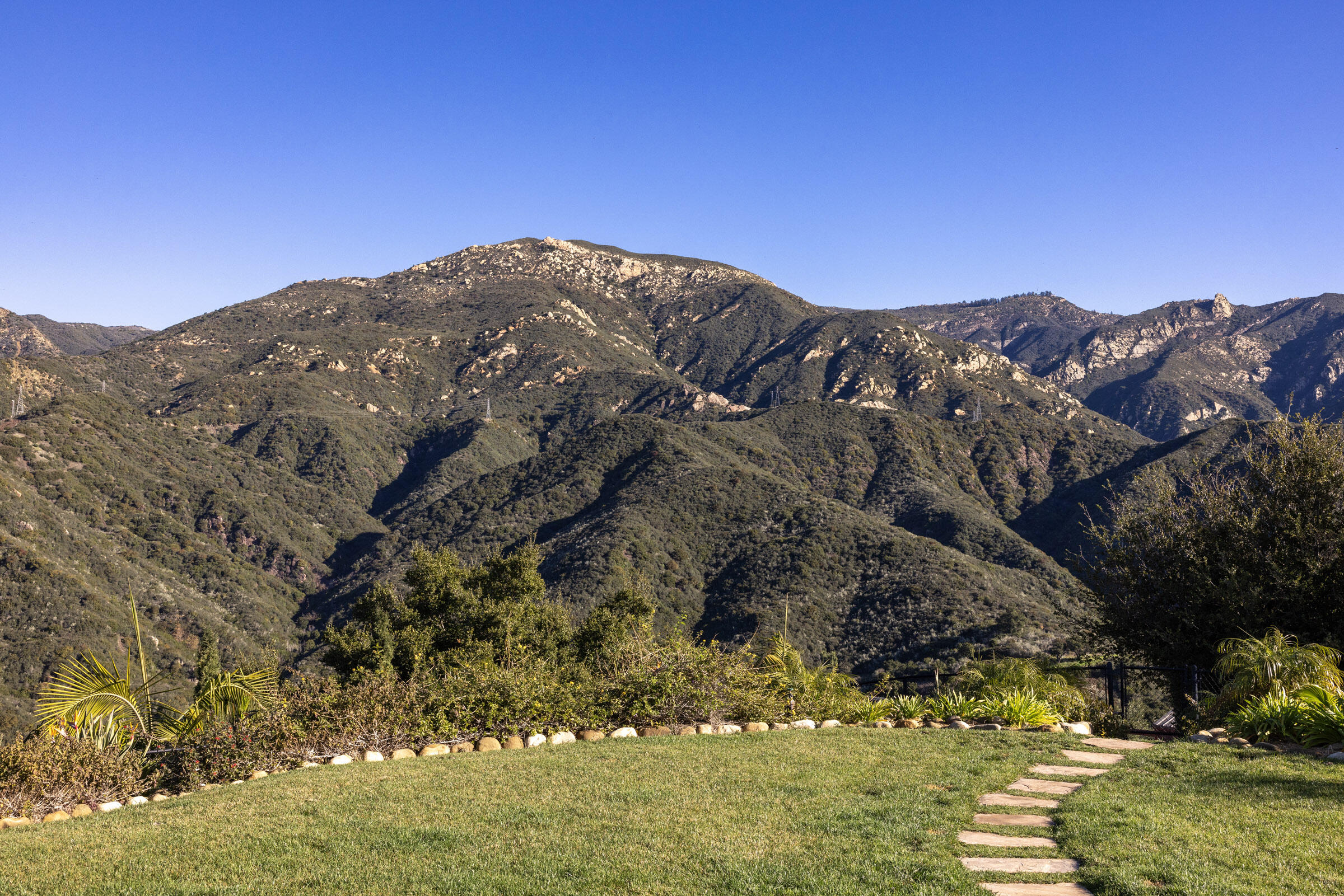 Santa Barbara, California 93110, United States, 4 Bedrooms Bedrooms, ,5 BathroomsBathrooms,Residential,Pending,35471