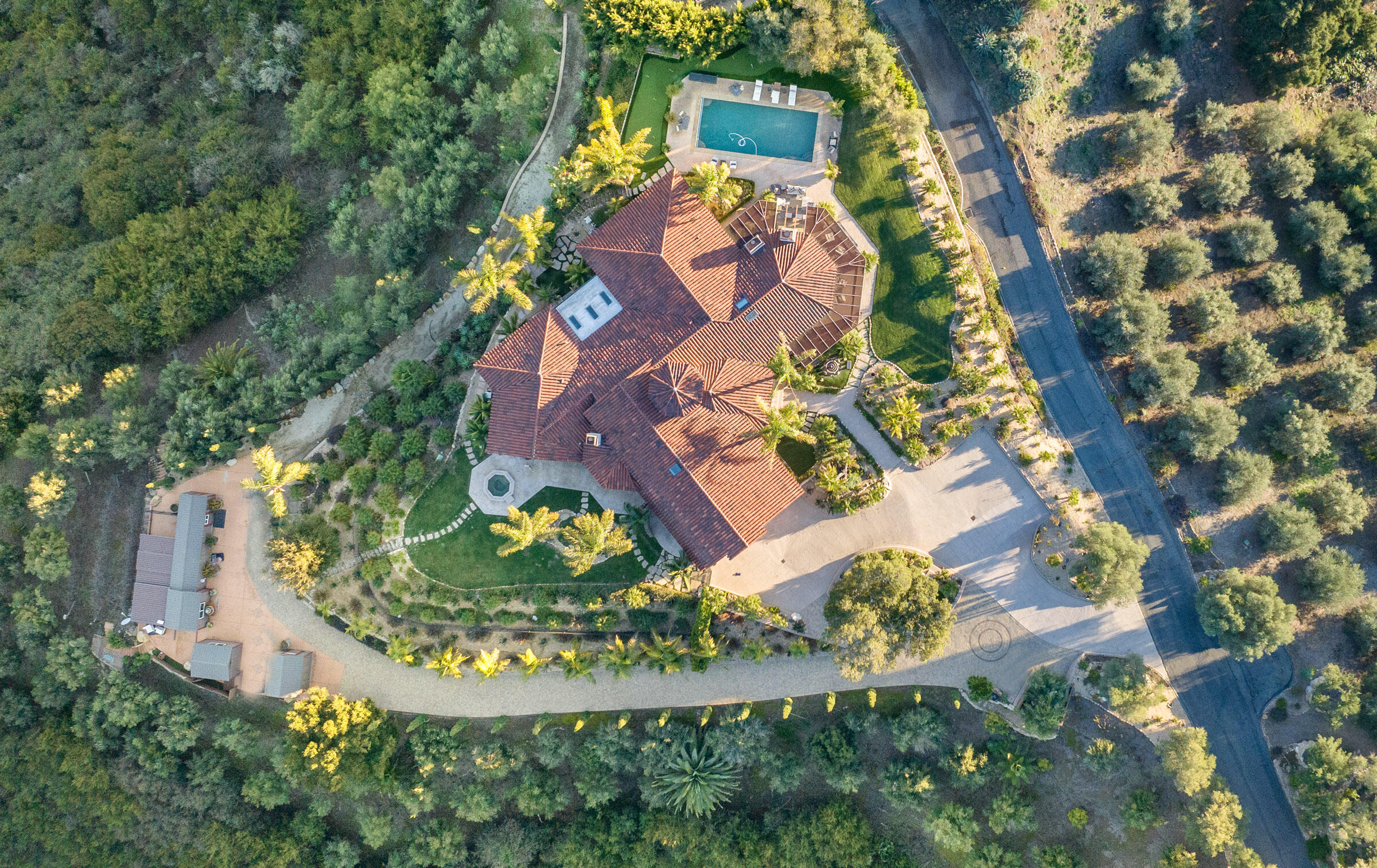 Santa Barbara, California 93110, United States, 4 Bedrooms Bedrooms, ,5 BathroomsBathrooms,Residential,Pending,35471