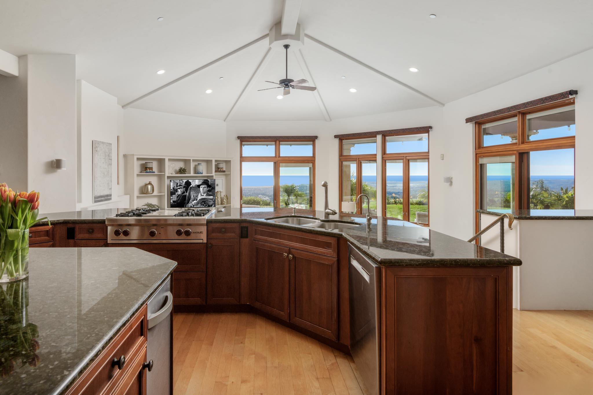 Santa Barbara, California 93110, United States, 4 Bedrooms Bedrooms, ,5 BathroomsBathrooms,Residential,Pending,35471