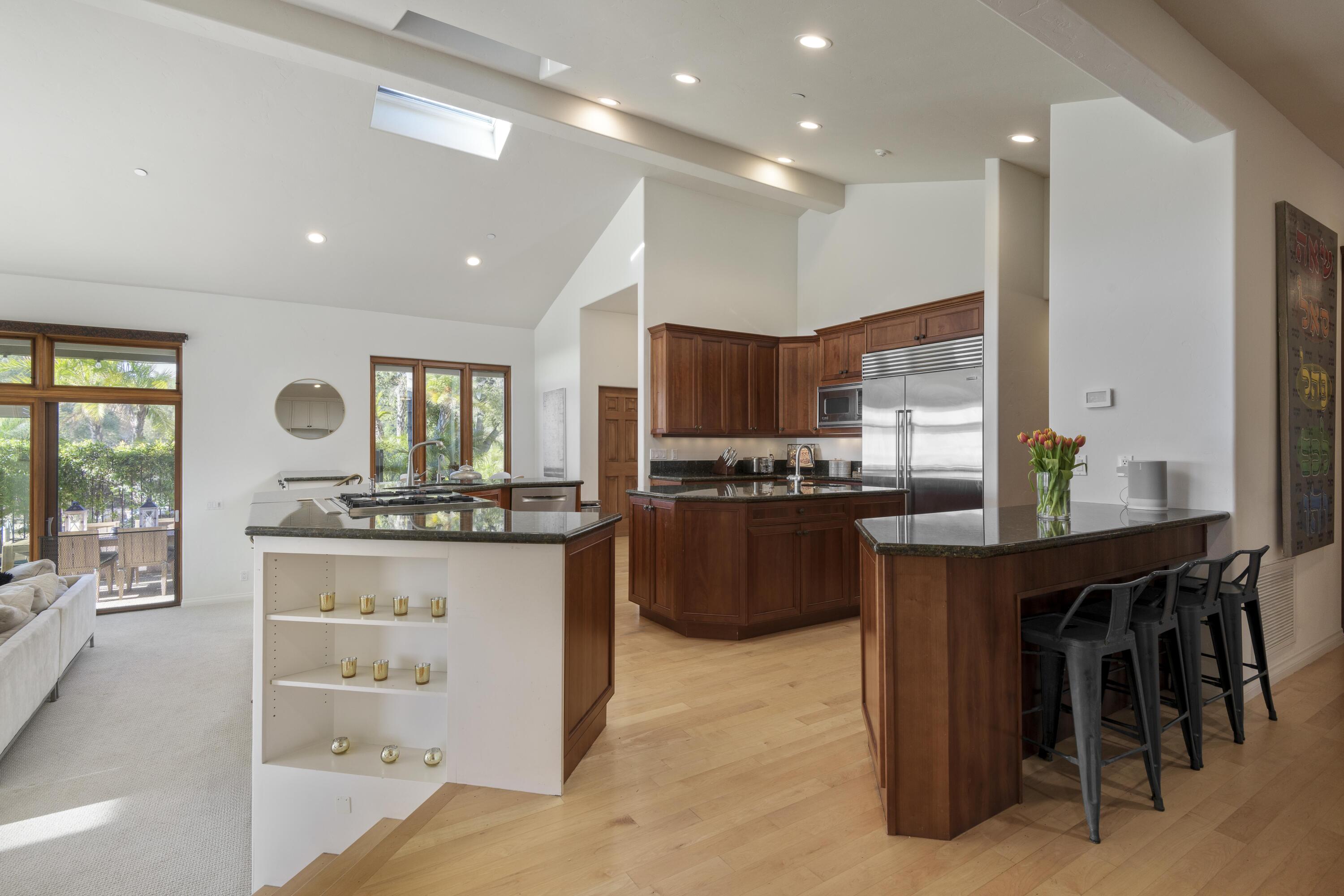 Santa Barbara, California 93110, United States, 4 Bedrooms Bedrooms, ,5 BathroomsBathrooms,Residential,Pending,35471