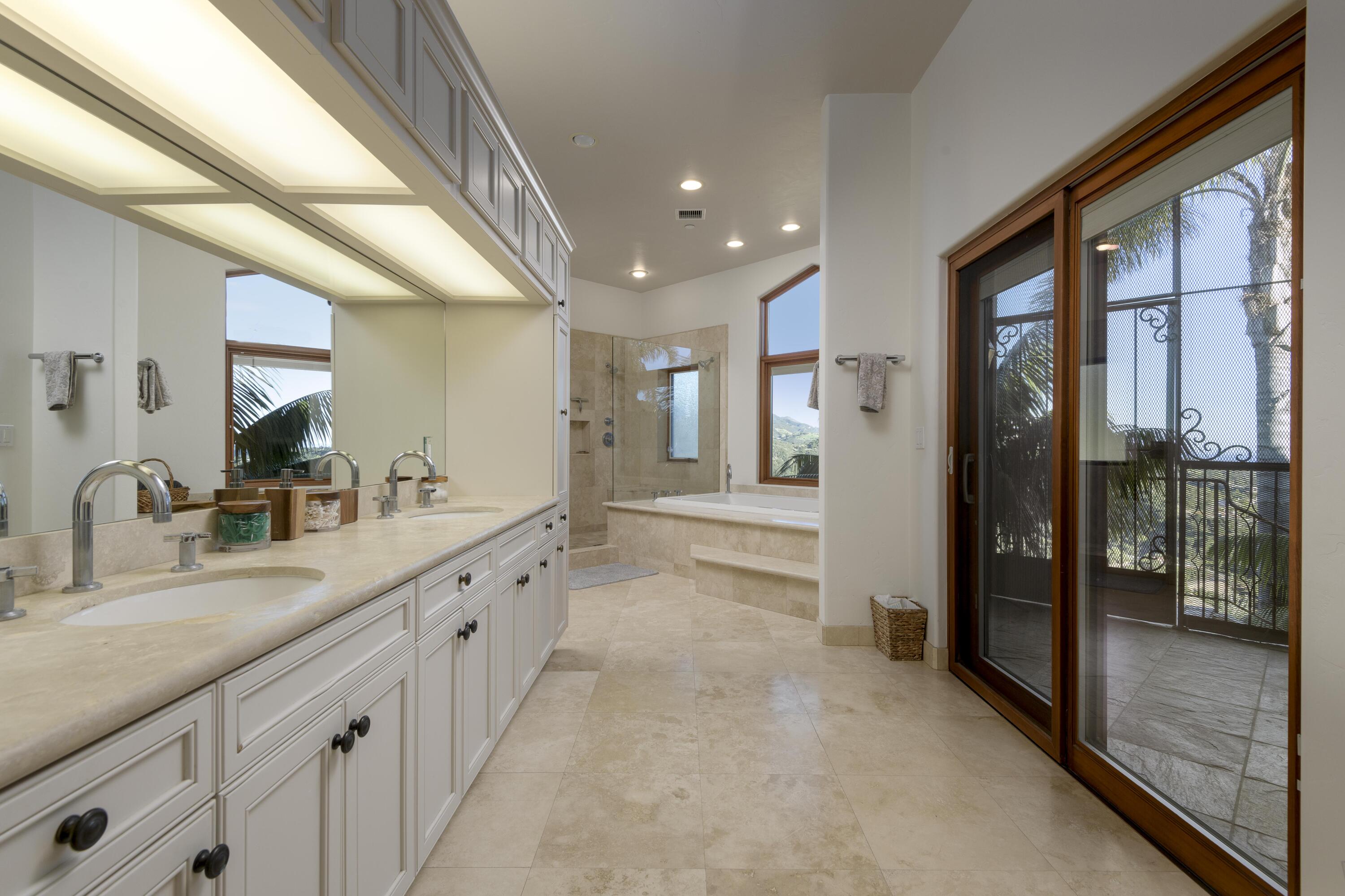 Santa Barbara, California 93110, United States, 4 Bedrooms Bedrooms, ,5 BathroomsBathrooms,Residential,Pending,35471