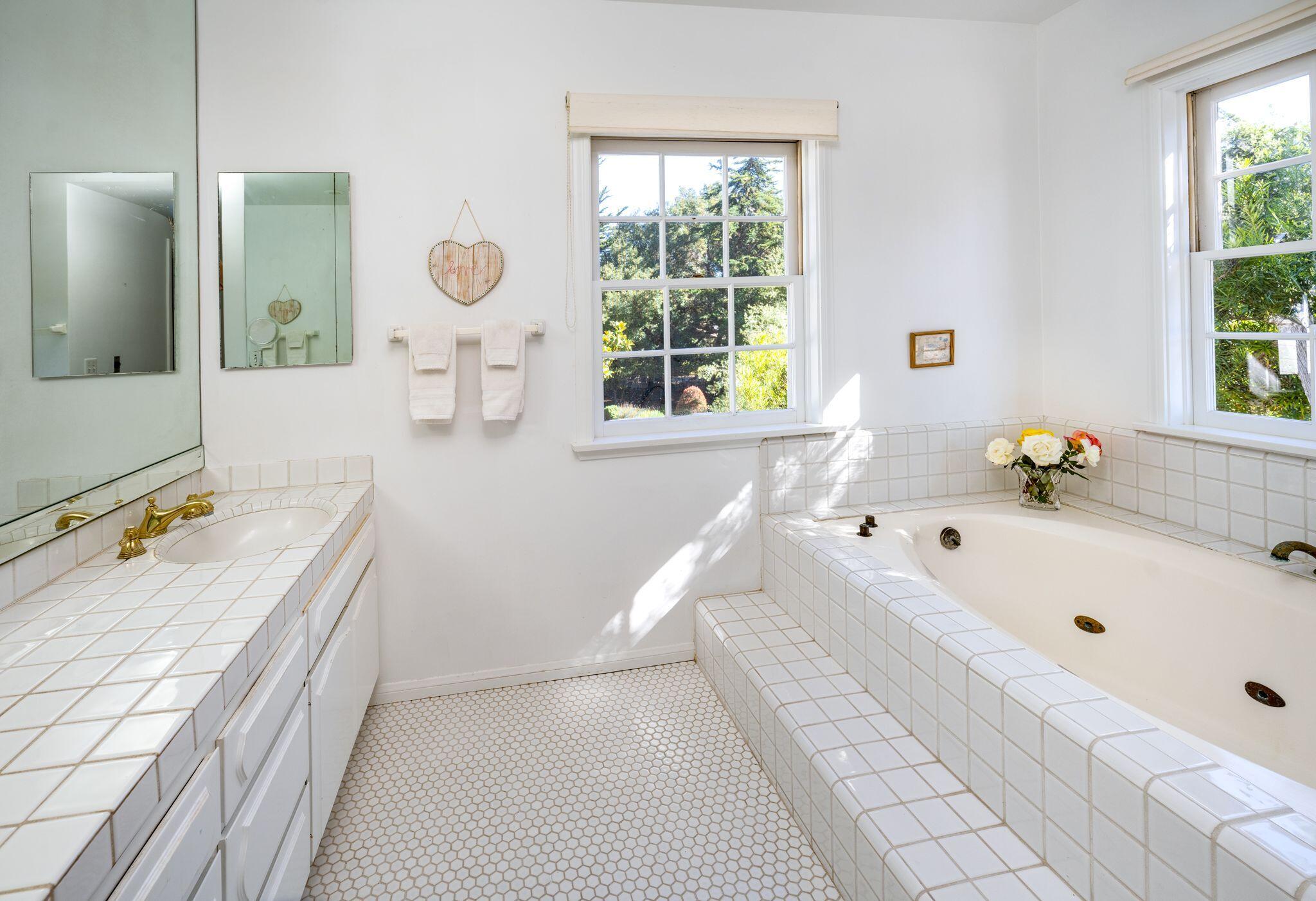 Santa Barbara, California 93110, United States, 4 Bedrooms Bedrooms, ,5 BathroomsBathrooms,Residential,Active,235282