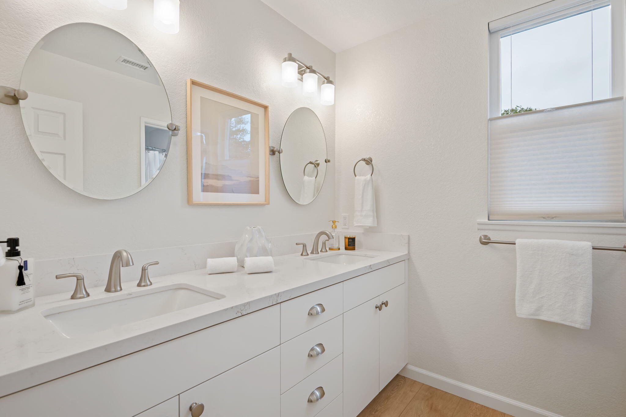 Santa Barbara, California 93111, United States, 3 Bedrooms Bedrooms, ,2 BathroomsBathrooms,Residential,Pending,116396