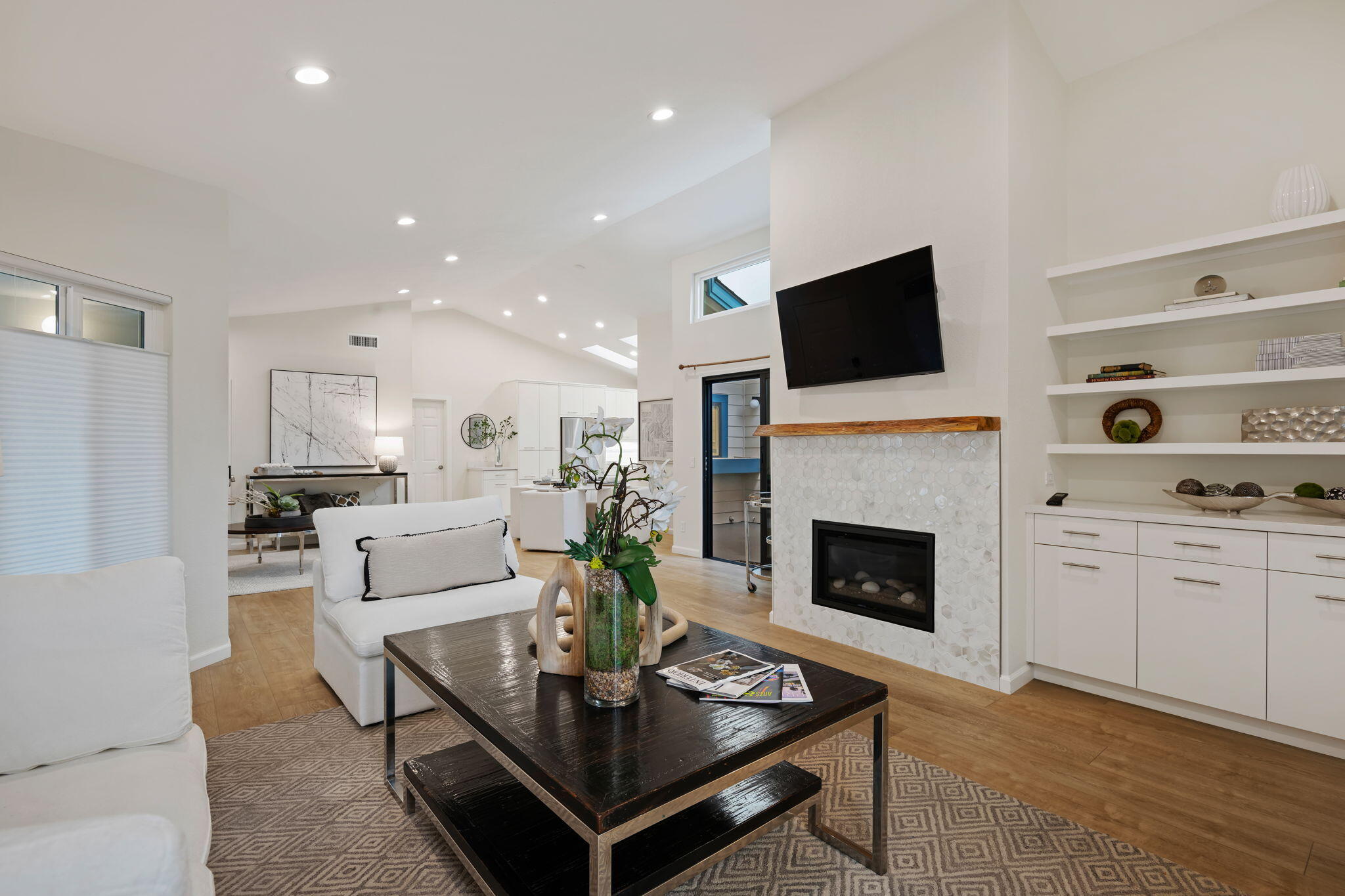 Santa Barbara, California 93111, United States, 3 Bedrooms Bedrooms, ,2 BathroomsBathrooms,Residential,Pending,116396