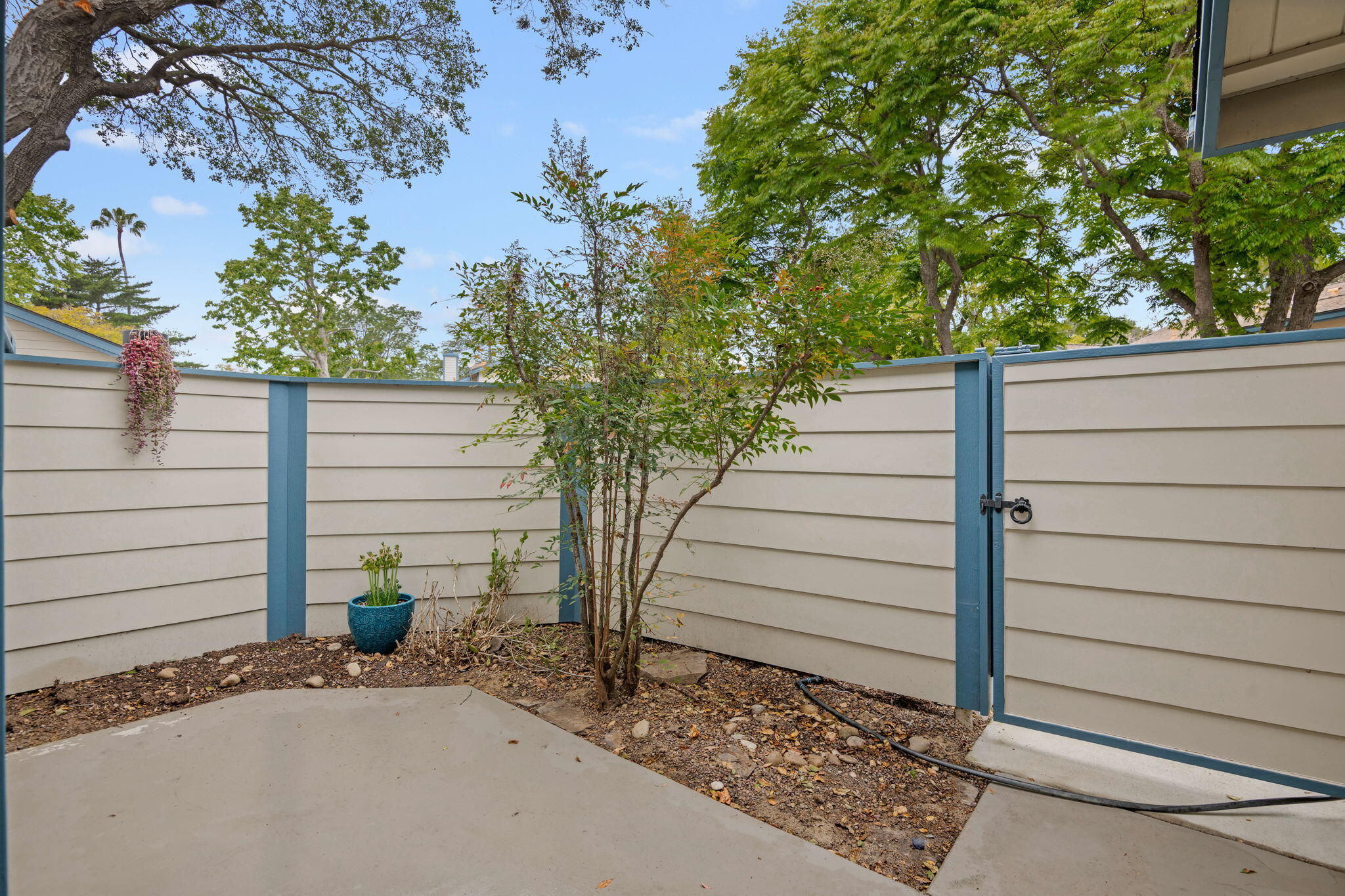 Santa Barbara, California 93111, United States, 3 Bedrooms Bedrooms, ,2 BathroomsBathrooms,Residential,Pending,116396