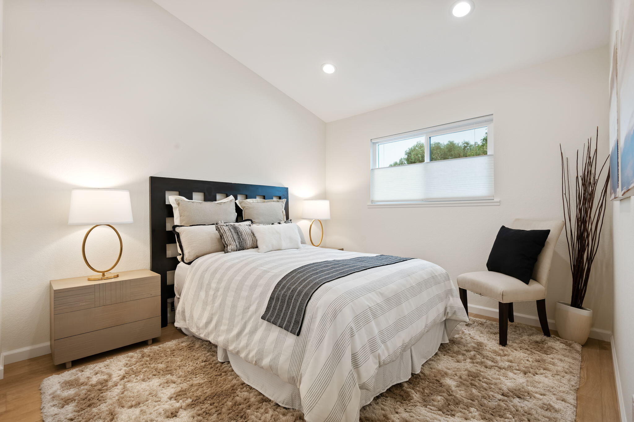 Santa Barbara, California 93111, United States, 3 Bedrooms Bedrooms, ,2 BathroomsBathrooms,Residential,Pending,116396