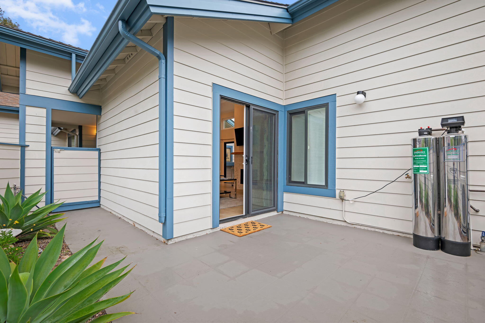 Santa Barbara, California 93111, United States, 3 Bedrooms Bedrooms, ,2 BathroomsBathrooms,Residential,Pending,116396