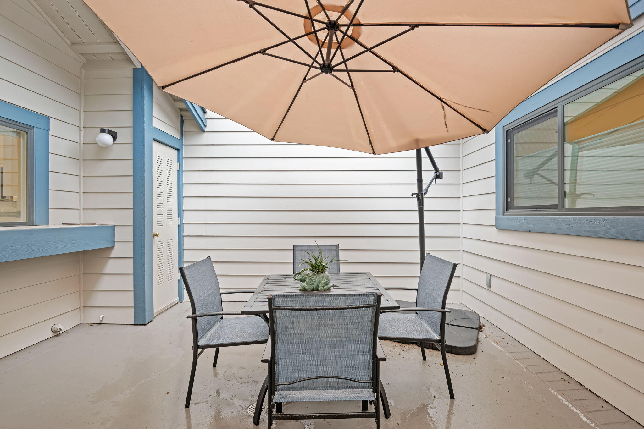 Santa Barbara, California 93111, United States, 3 Bedrooms Bedrooms, ,2 BathroomsBathrooms,Residential,Pending,116396