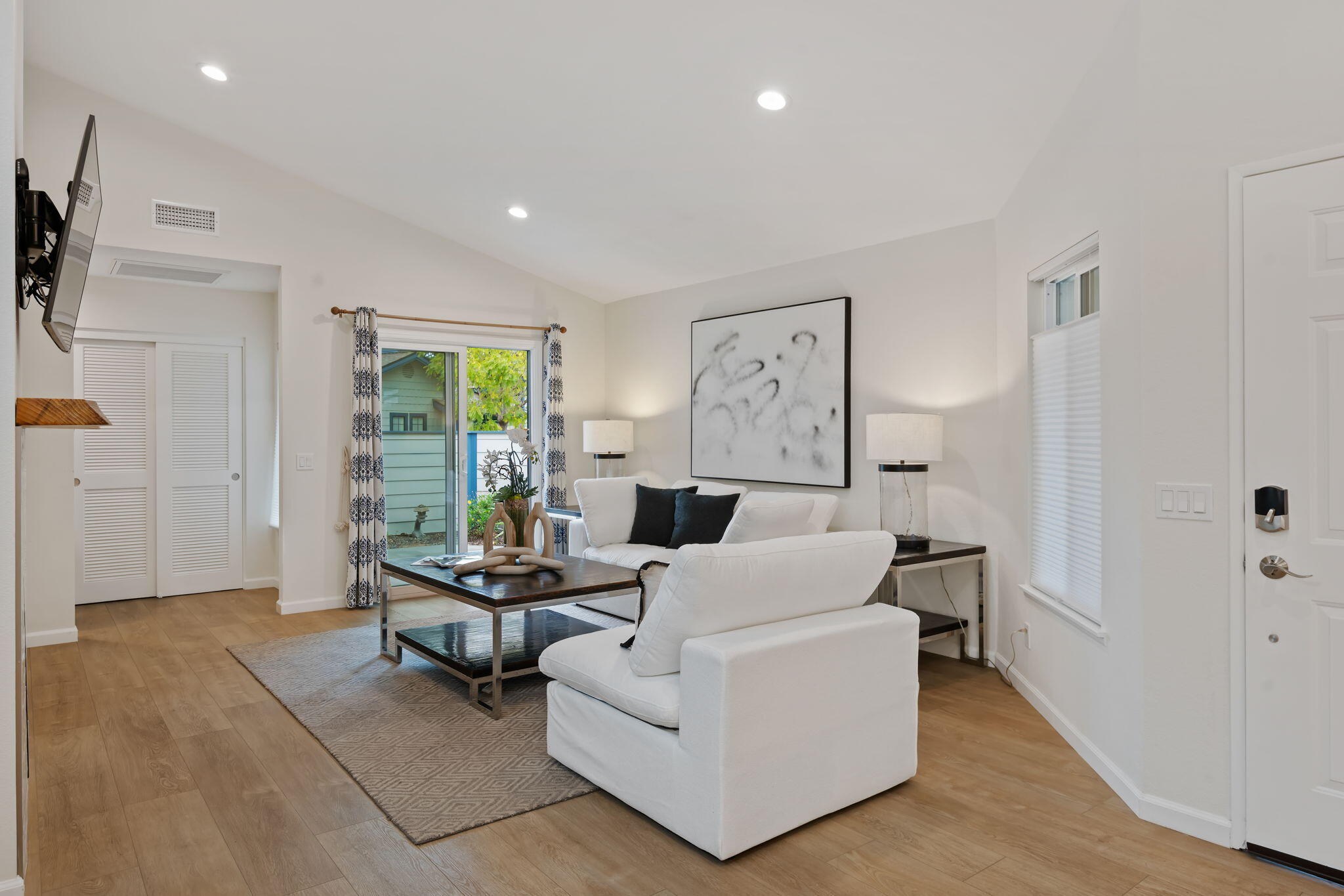 Santa Barbara, California 93111, United States, 3 Bedrooms Bedrooms, ,2 BathroomsBathrooms,Residential,Pending,116396