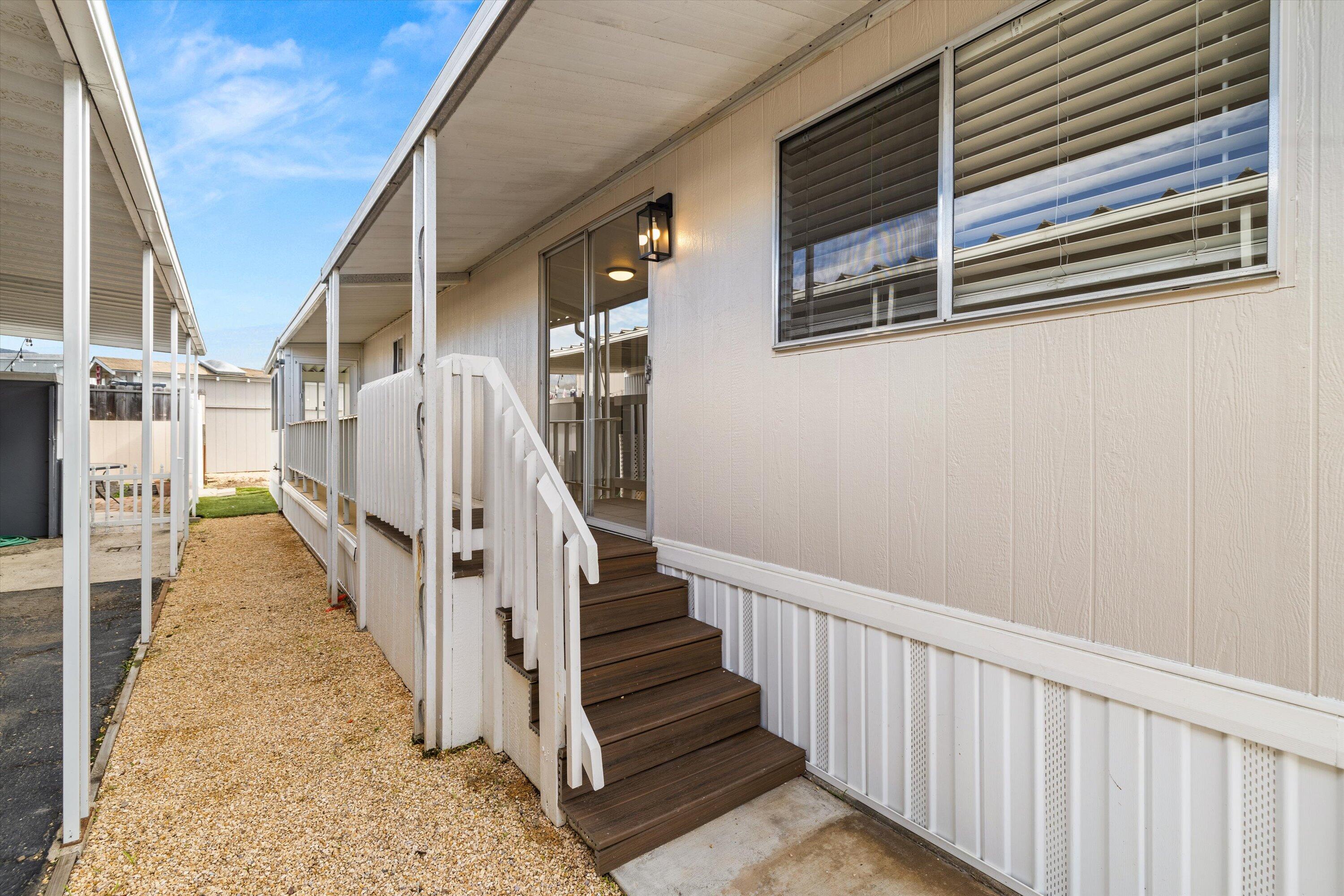 Carpinteria, California 93013, United States, 2 Bedrooms Bedrooms, ,1 BathroomBathrooms,Residential,Pending,81684