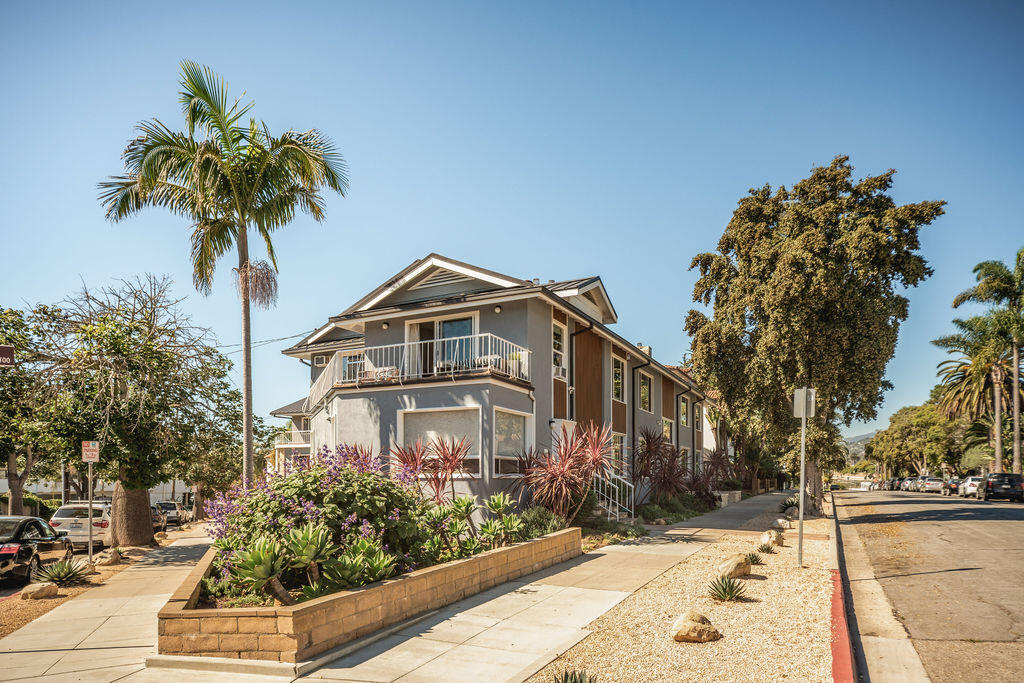440 Corona Del Mar
