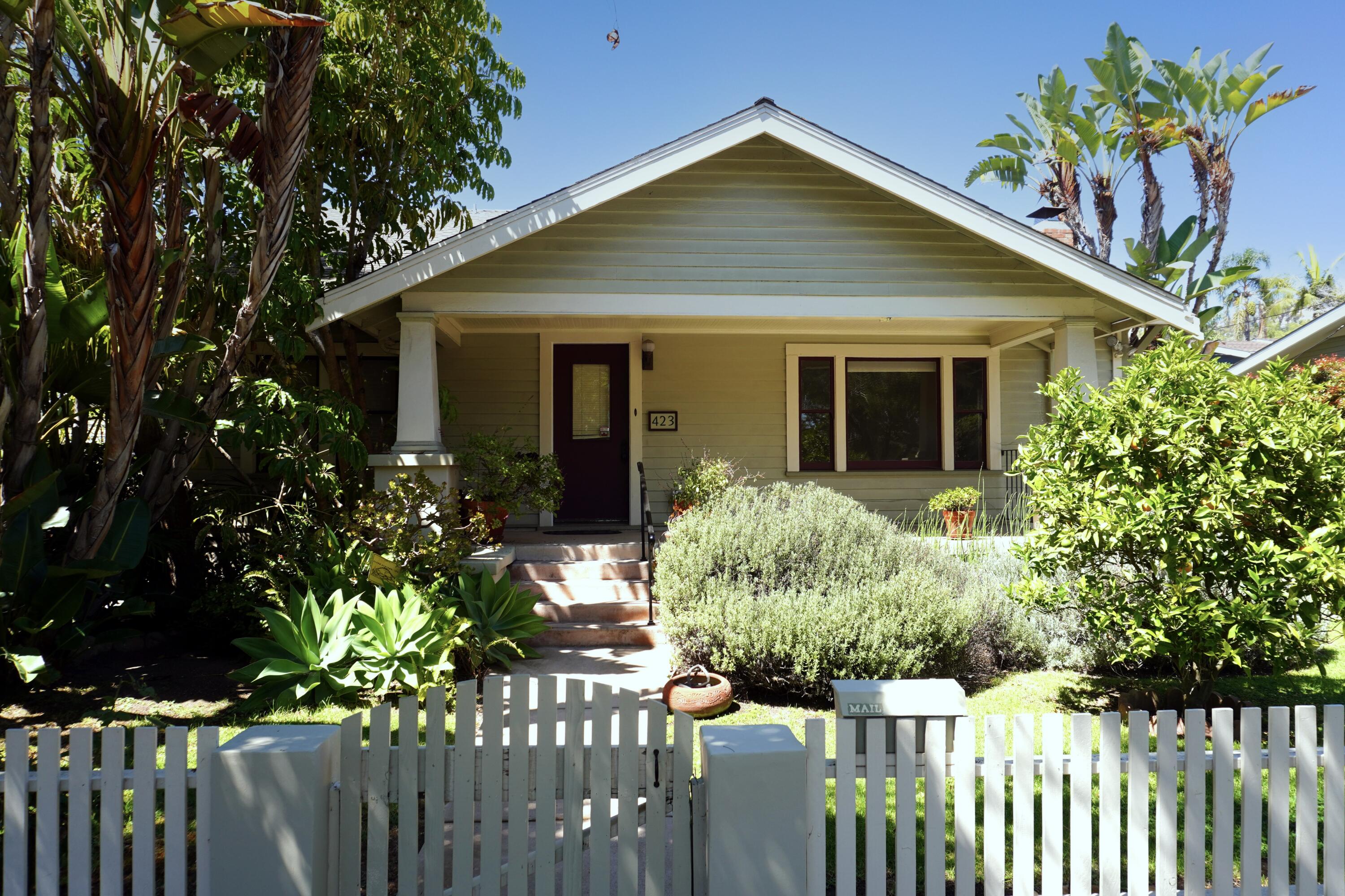 Santa Barbara, California 93101, United States, 3 Bedrooms Bedrooms, ,2 BathroomsBathrooms,Residential,Active,212469