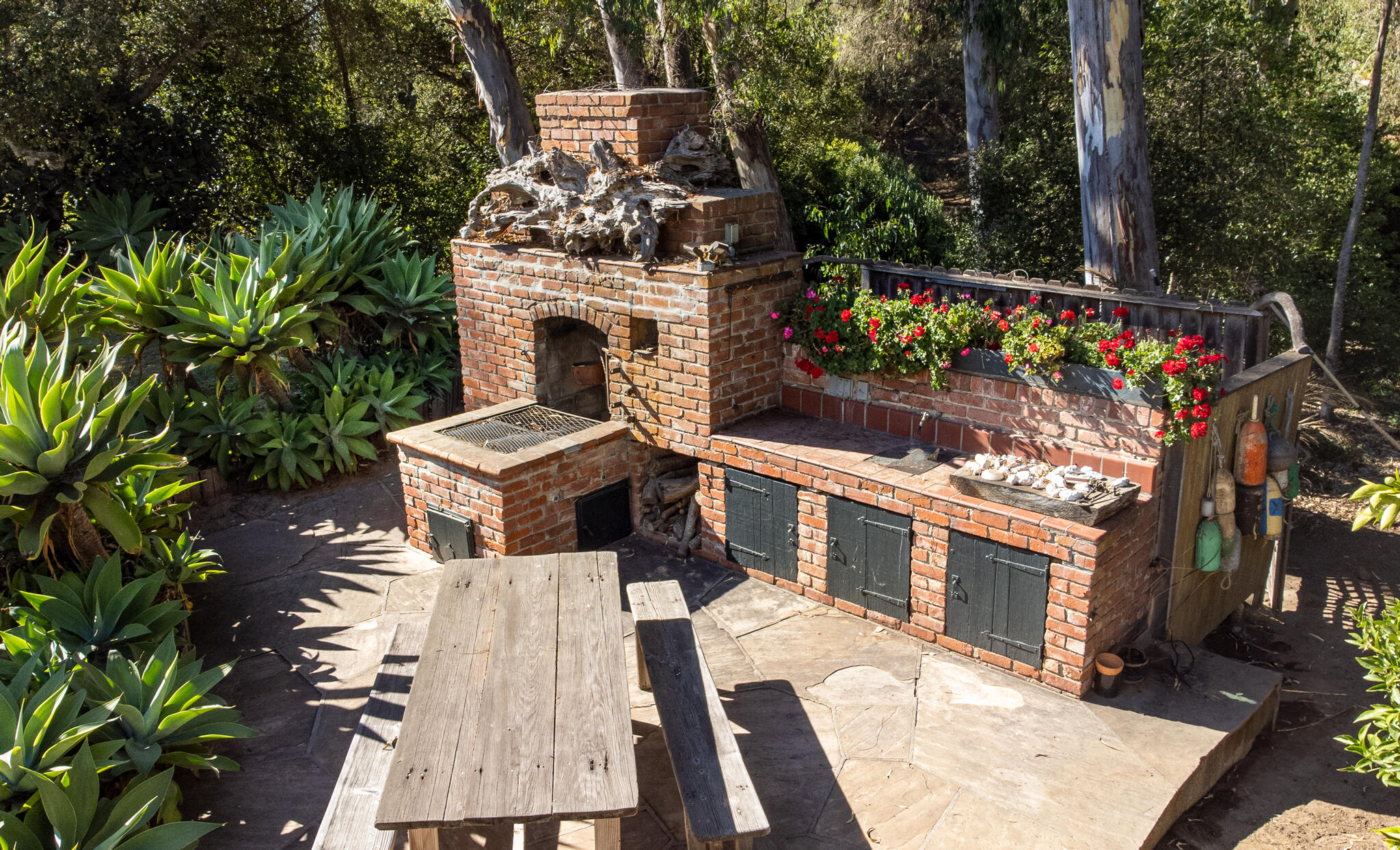 Santa Barbara, California 93110, United States, 4 Bedrooms Bedrooms, ,5 BathroomsBathrooms,Residential,Active,235937