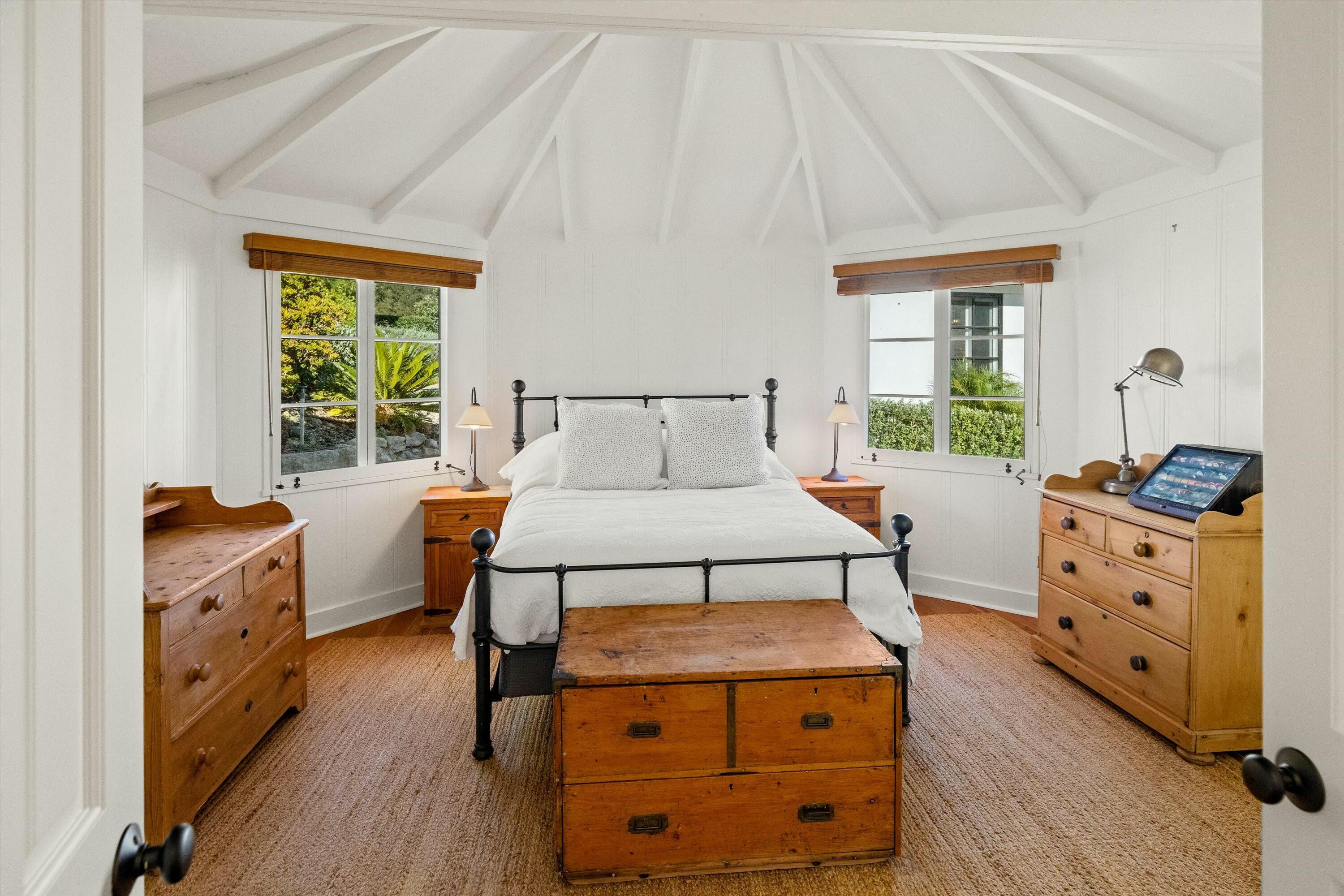 Montecito, California 93108, United States, 3 Bedrooms Bedrooms, ,4 BathroomsBathrooms,Residential,Active,22139