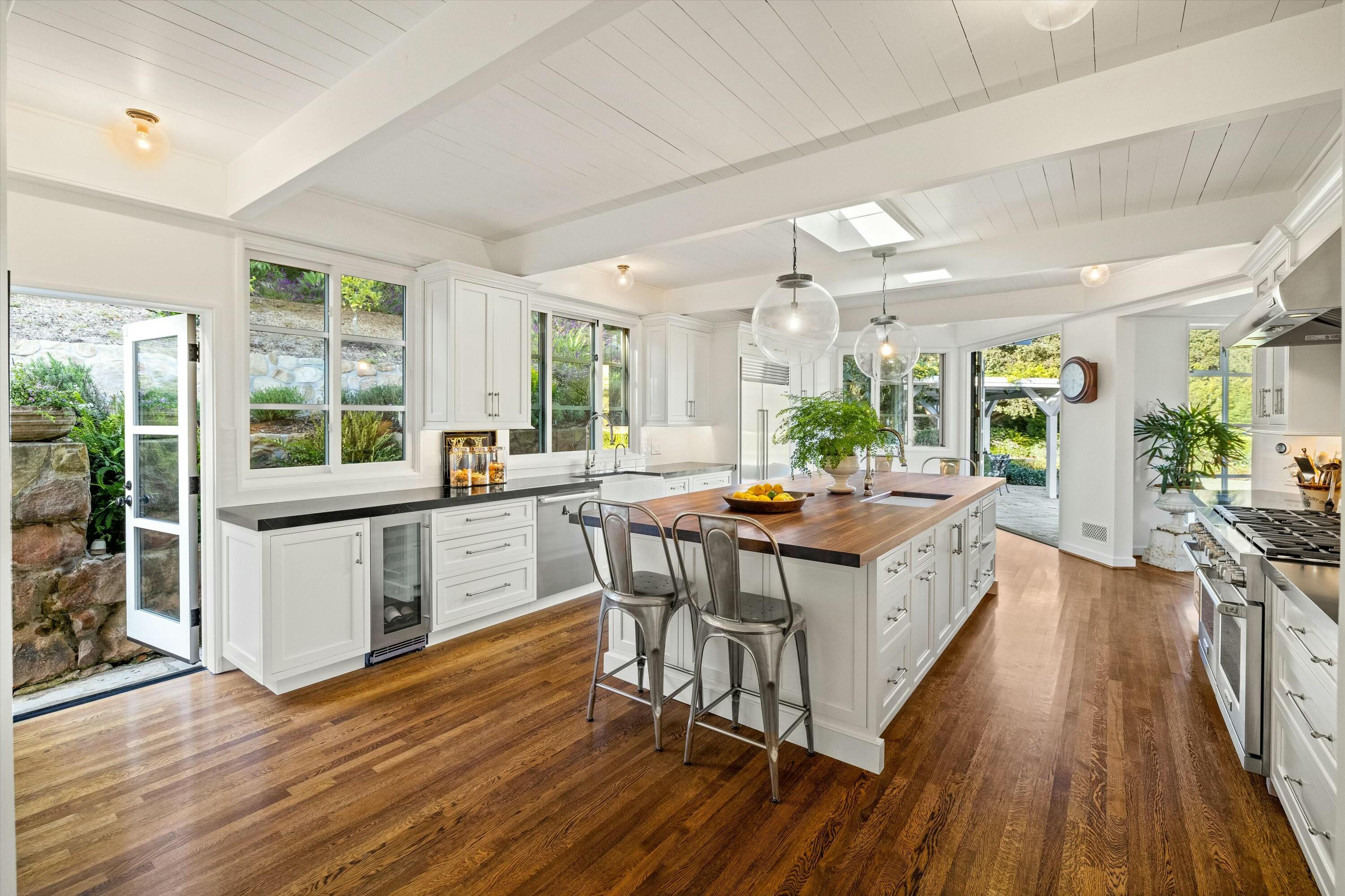 Montecito, California 93108, United States, 3 Bedrooms Bedrooms, ,4 BathroomsBathrooms,Residential,Active,22139