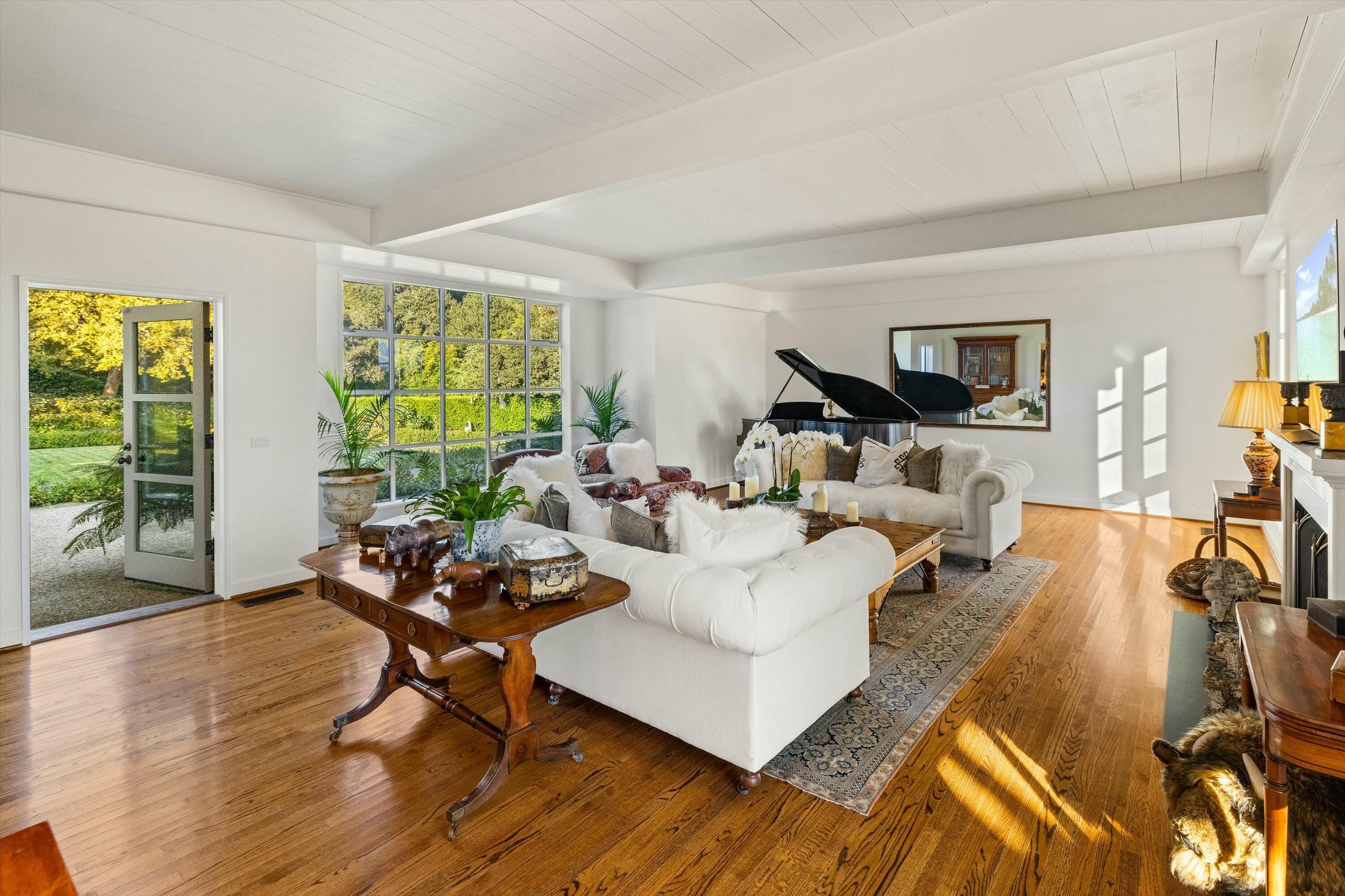 Montecito, California 93108, United States, 3 Bedrooms Bedrooms, ,4 BathroomsBathrooms,Residential,Active,22139