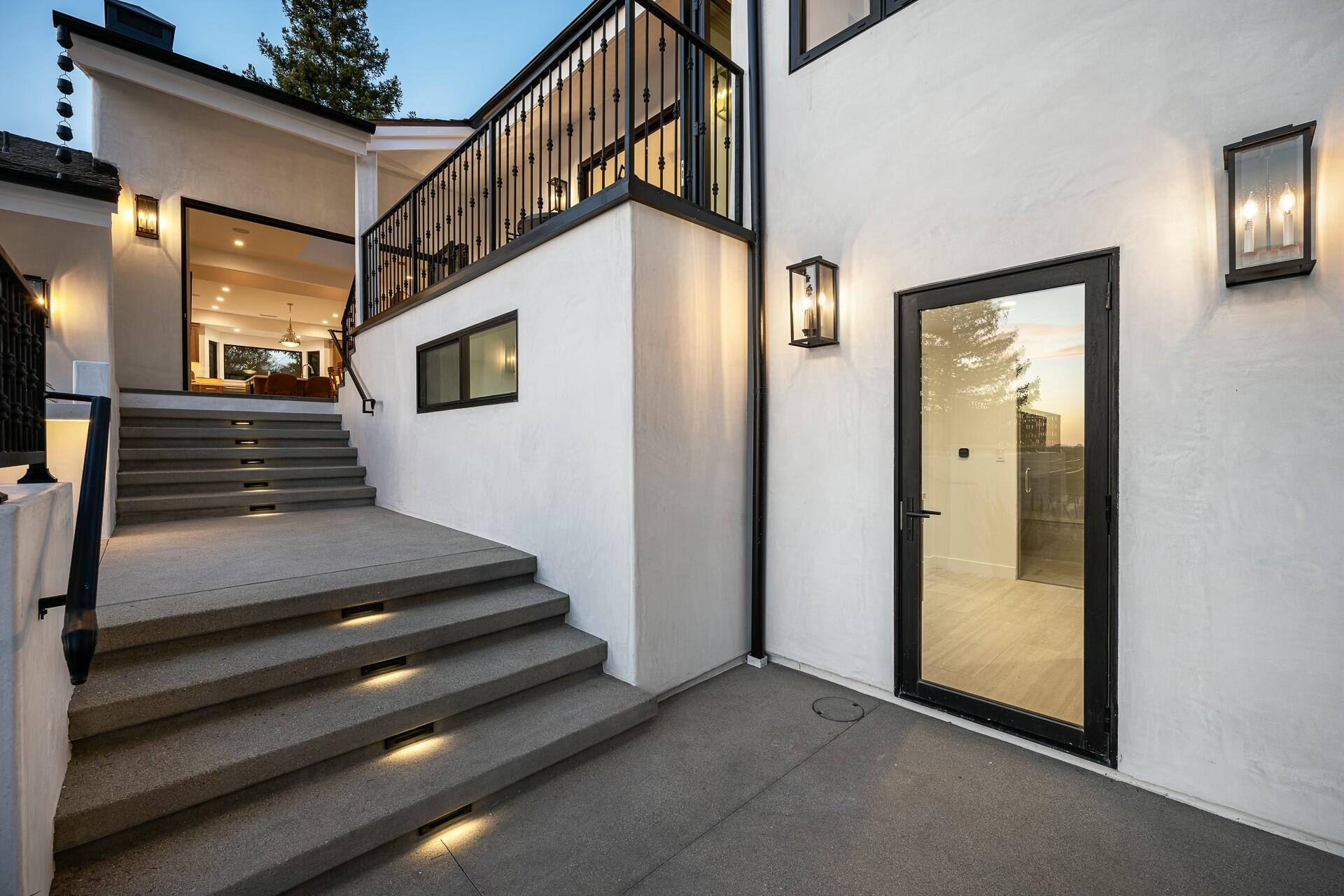 Santa Barbara, California 93111, United States, 4 Bedrooms Bedrooms, ,6 BathroomsBathrooms,Residential,Active,95937