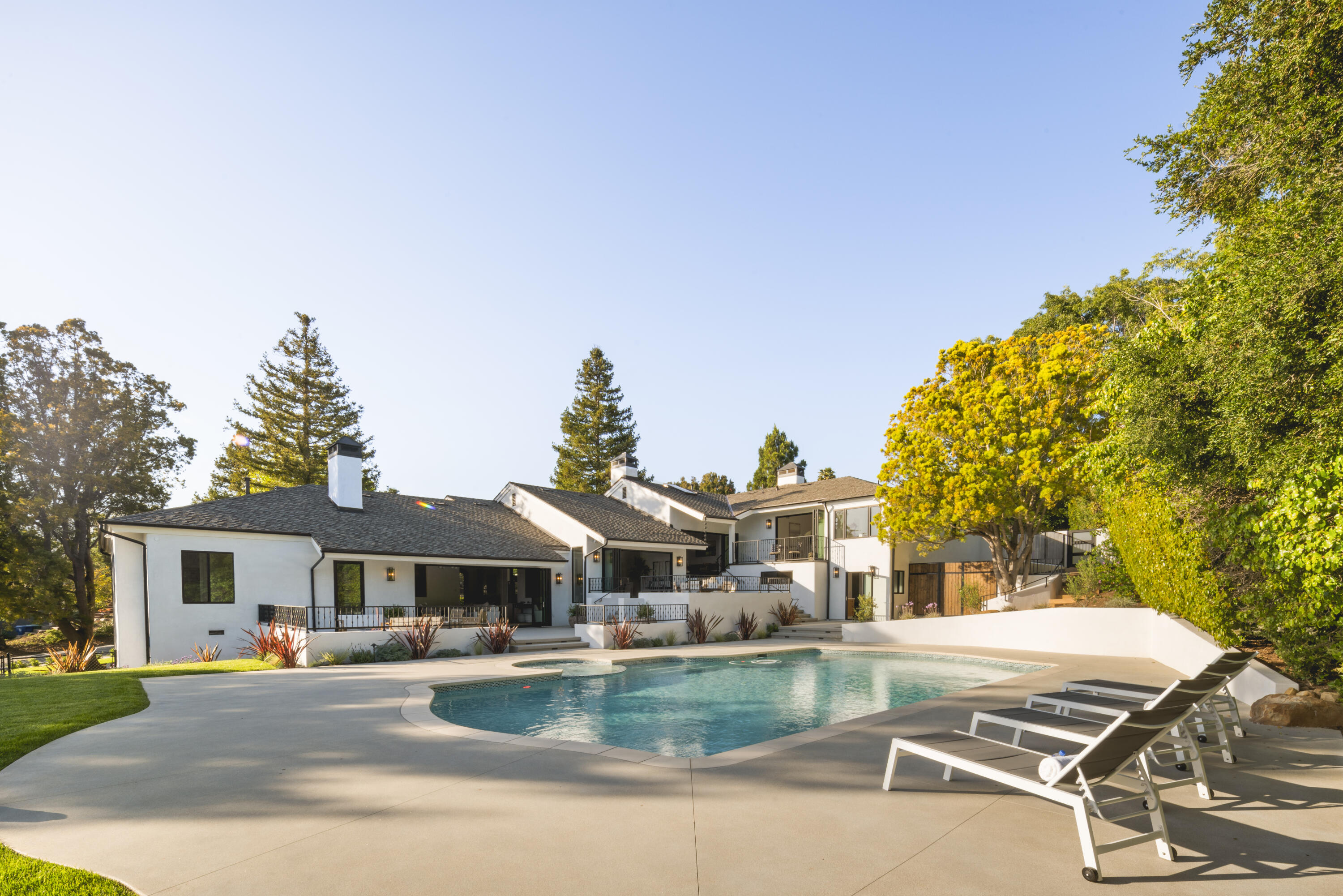 Santa Barbara, California 93111, United States, 4 Bedrooms Bedrooms, ,6 BathroomsBathrooms,Residential,Active,95937