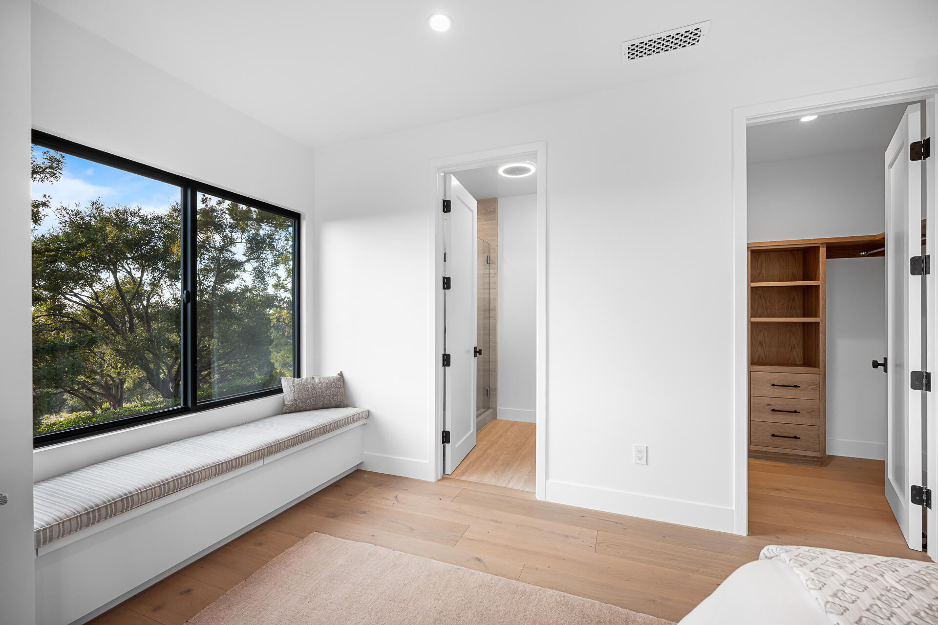 Santa Barbara, California 93111, United States, 4 Bedrooms Bedrooms, ,6 BathroomsBathrooms,Residential,Active,95937