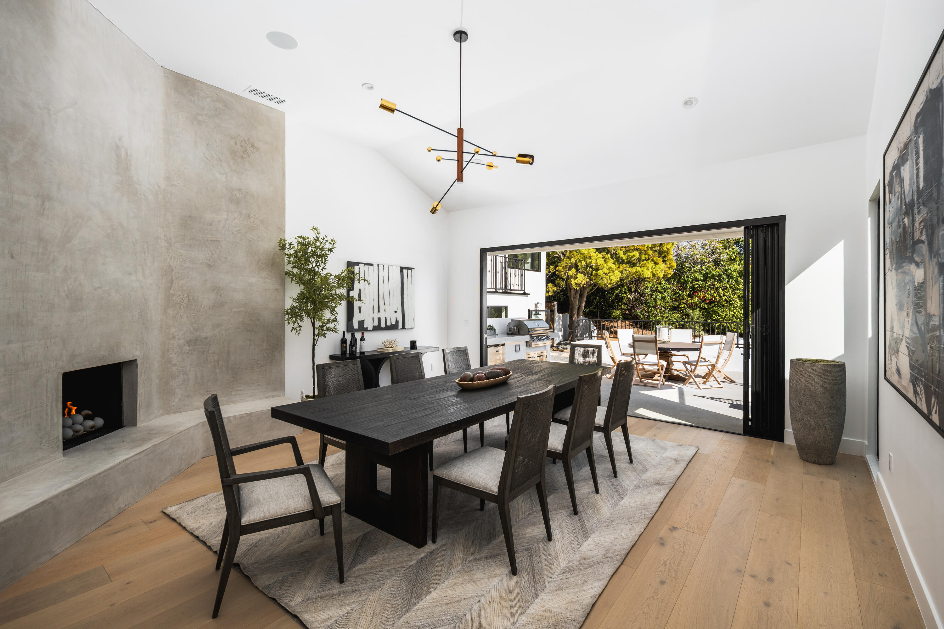 Santa Barbara, California 93111, United States, 4 Bedrooms Bedrooms, ,6 BathroomsBathrooms,Residential,Active,95937