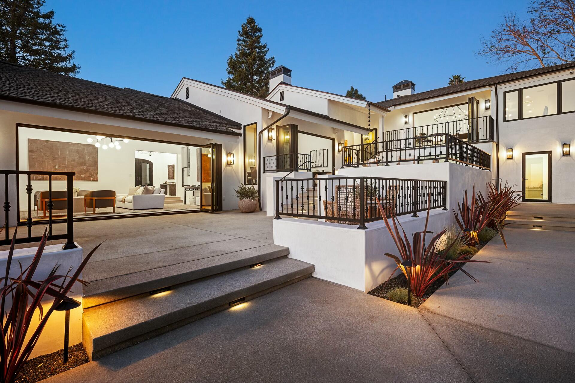 Santa Barbara, California 93111, United States, 4 Bedrooms Bedrooms, ,6 BathroomsBathrooms,Residential,Active,95937