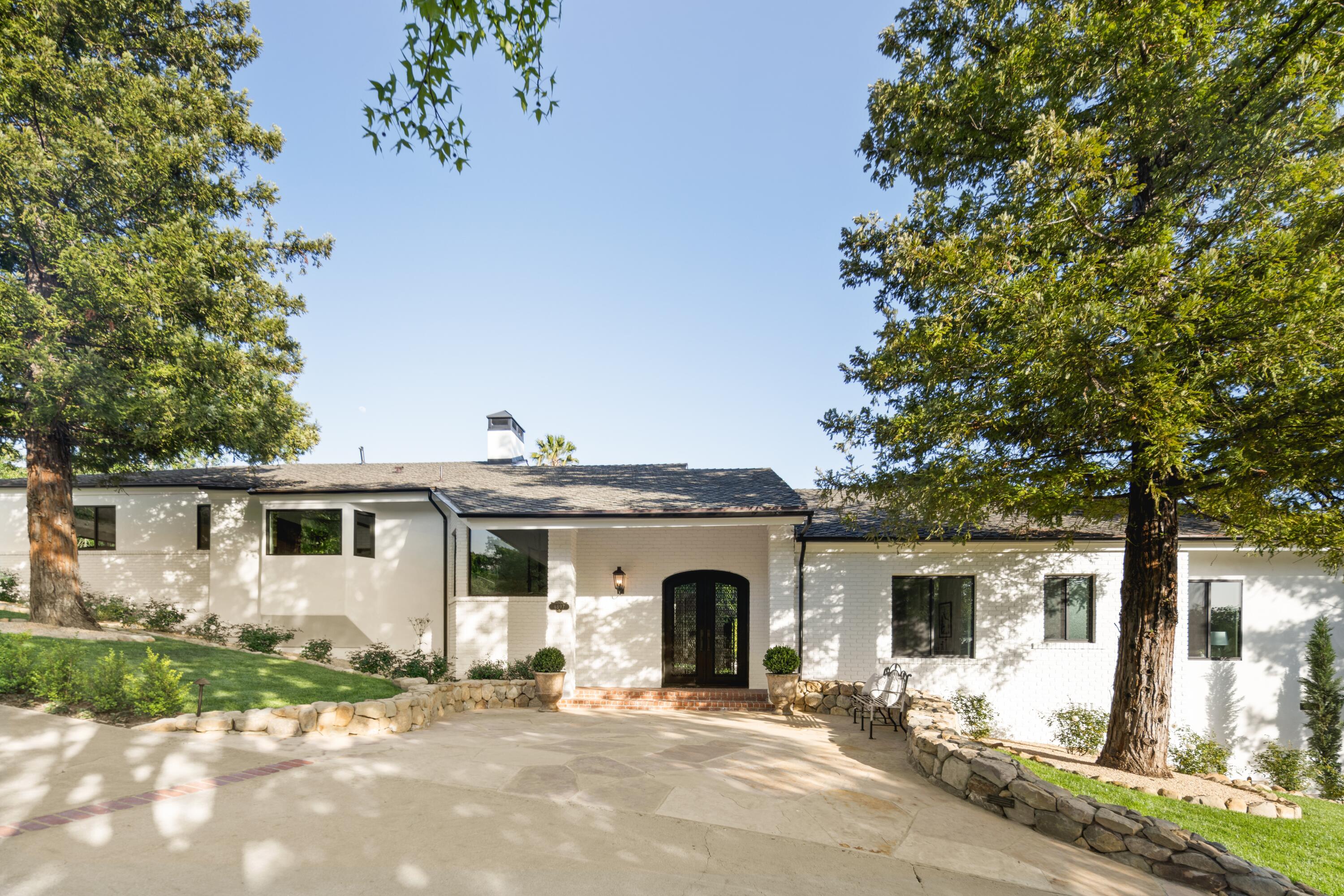 Santa Barbara, California 93111, United States, 4 Bedrooms Bedrooms, ,6 BathroomsBathrooms,Residential,Active,95937