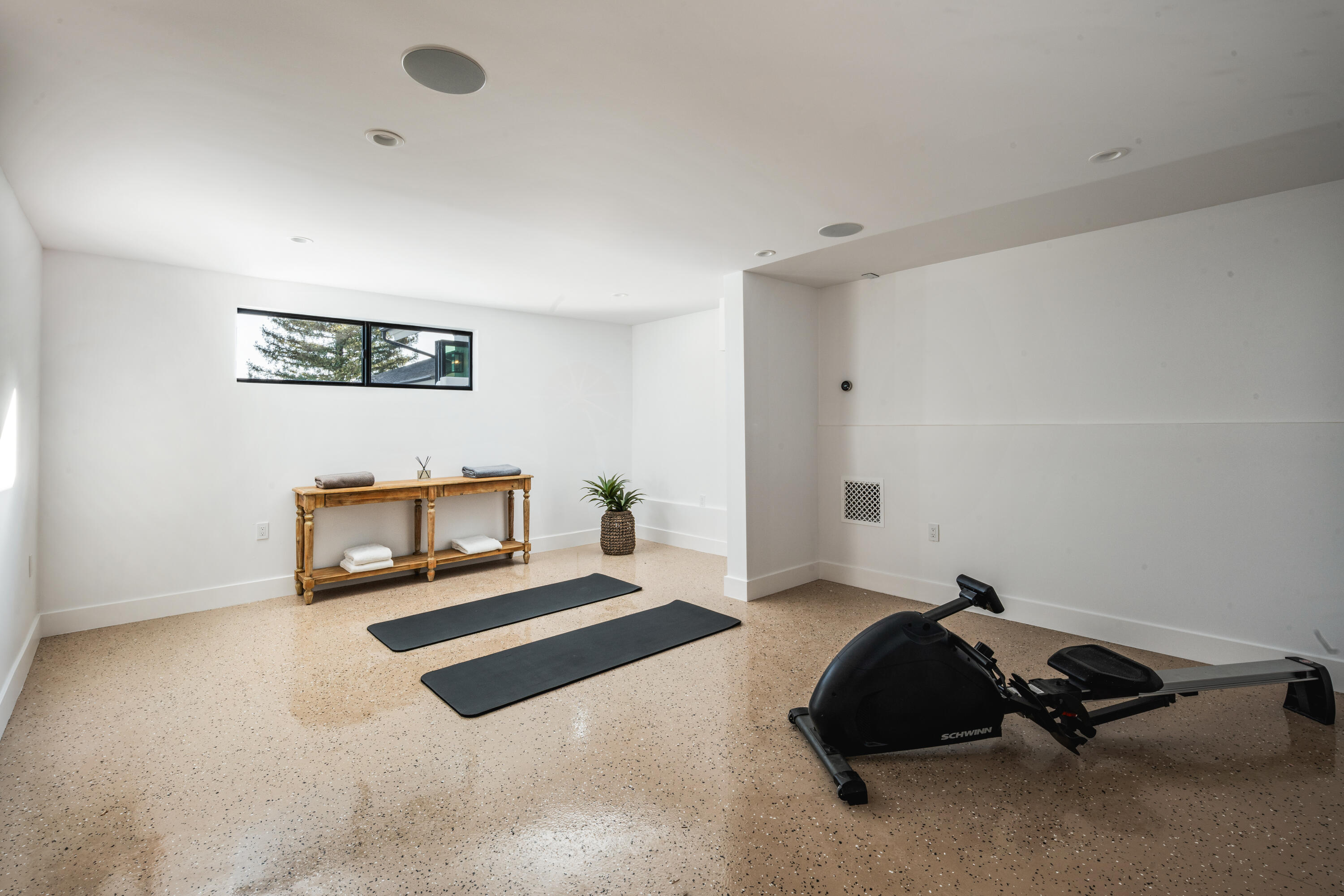 Santa Barbara, California 93111, United States, 4 Bedrooms Bedrooms, ,6 BathroomsBathrooms,Residential,Active,95937