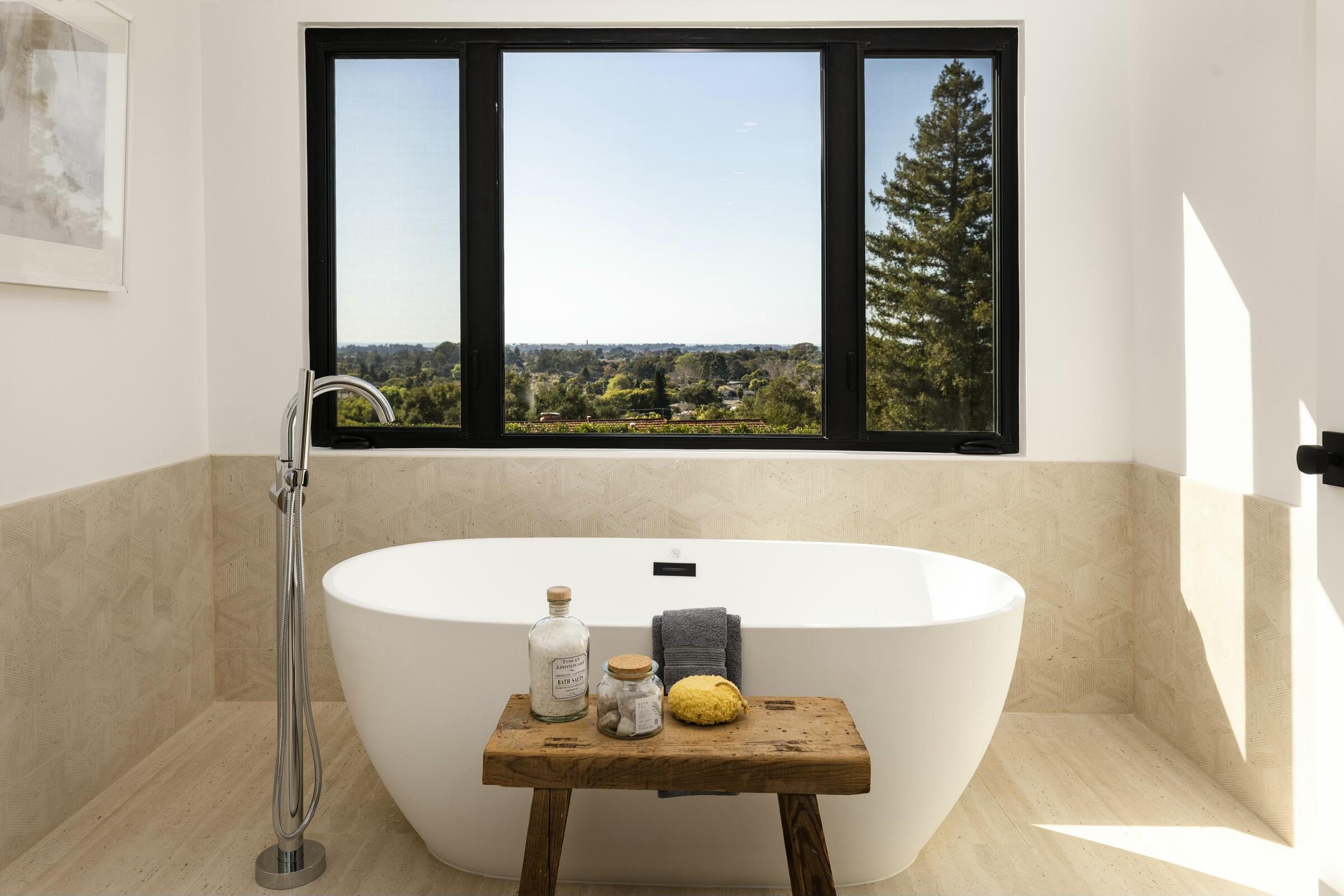 Santa Barbara, California 93111, United States, 4 Bedrooms Bedrooms, ,6 BathroomsBathrooms,Residential,Active,95937