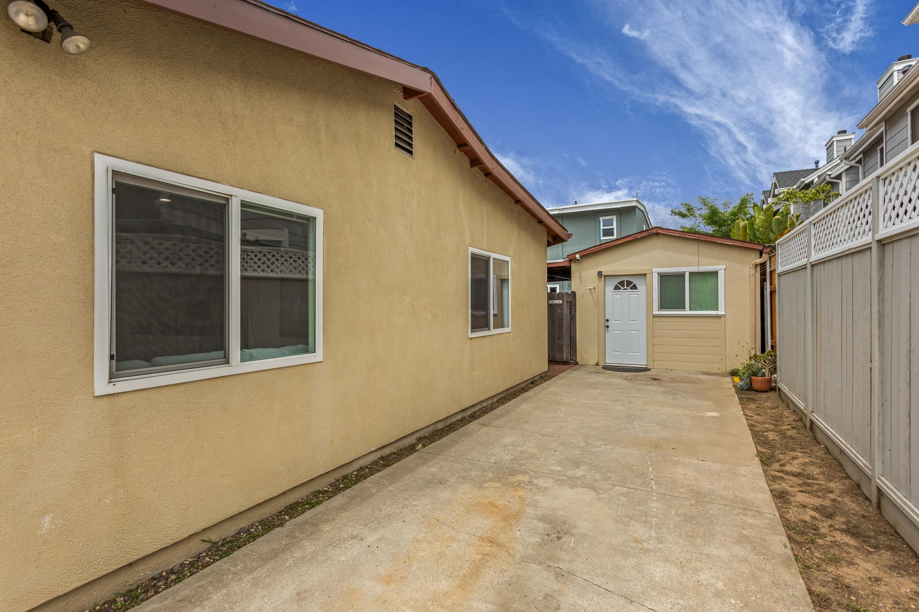 Santa Barbara, California 93101, United States, 2 Bedrooms Bedrooms, ,1 BathroomBathrooms,Residential,Pending,124928