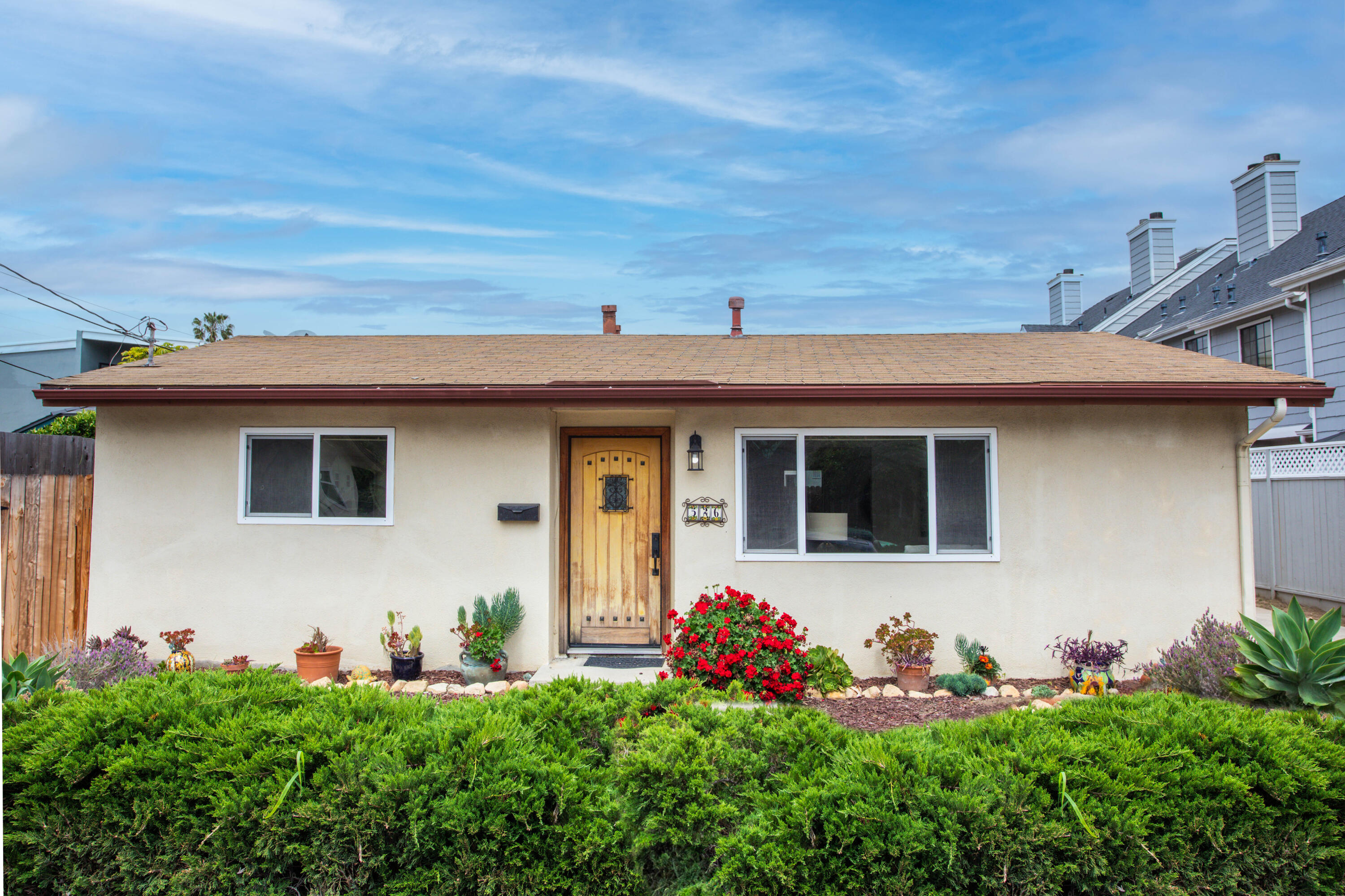 Santa Barbara, California 93101, United States, 2 Bedrooms Bedrooms, ,1 BathroomBathrooms,Residential,Pending,124928