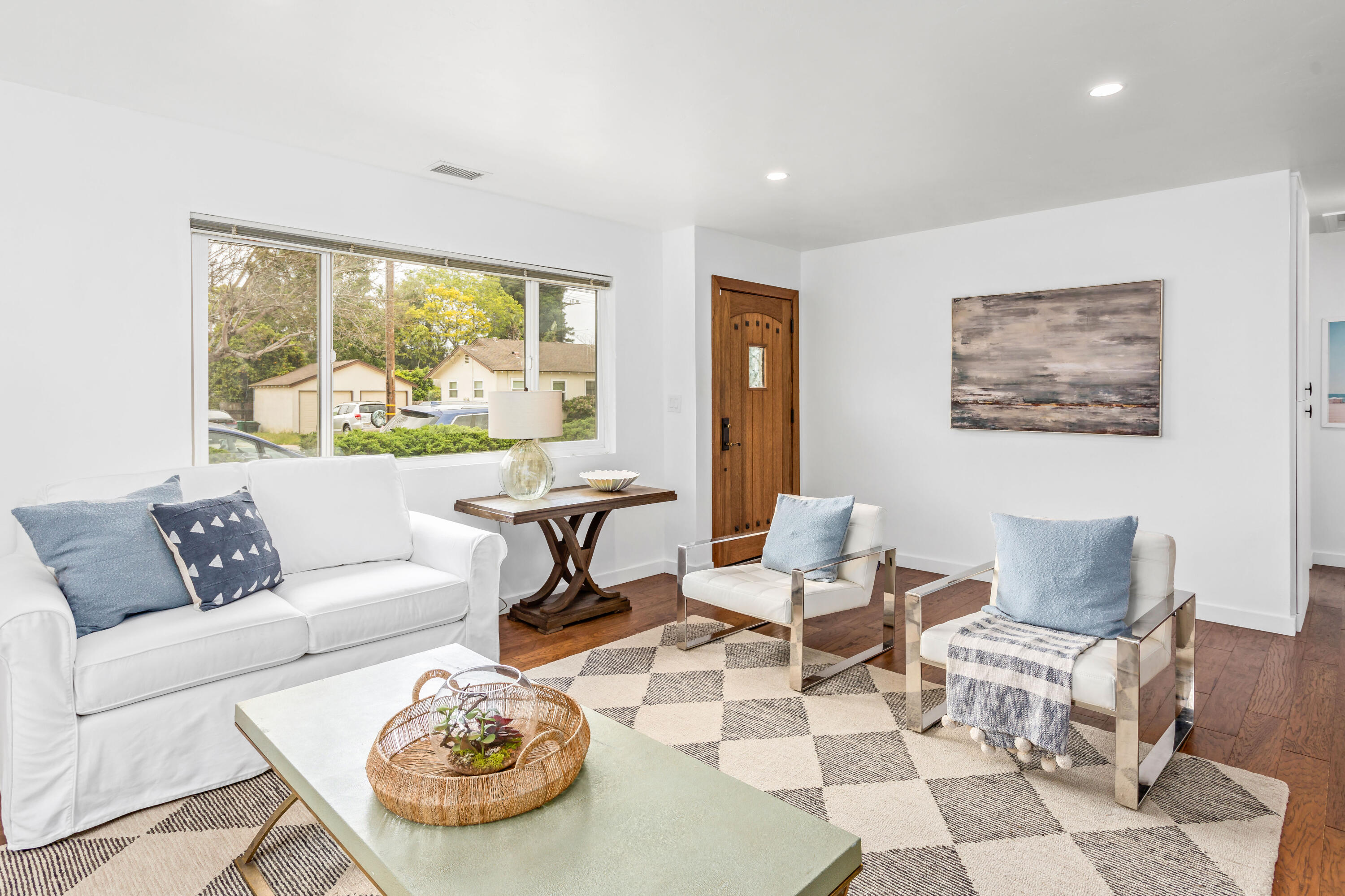 Santa Barbara, California 93101, United States, 2 Bedrooms Bedrooms, ,1 BathroomBathrooms,Residential,Pending,124928