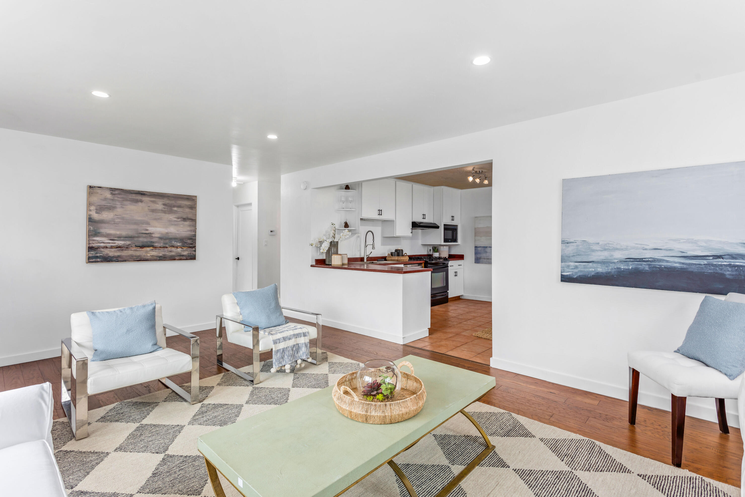 Santa Barbara, California 93101, United States, 2 Bedrooms Bedrooms, ,1 BathroomBathrooms,Residential,Pending,124928