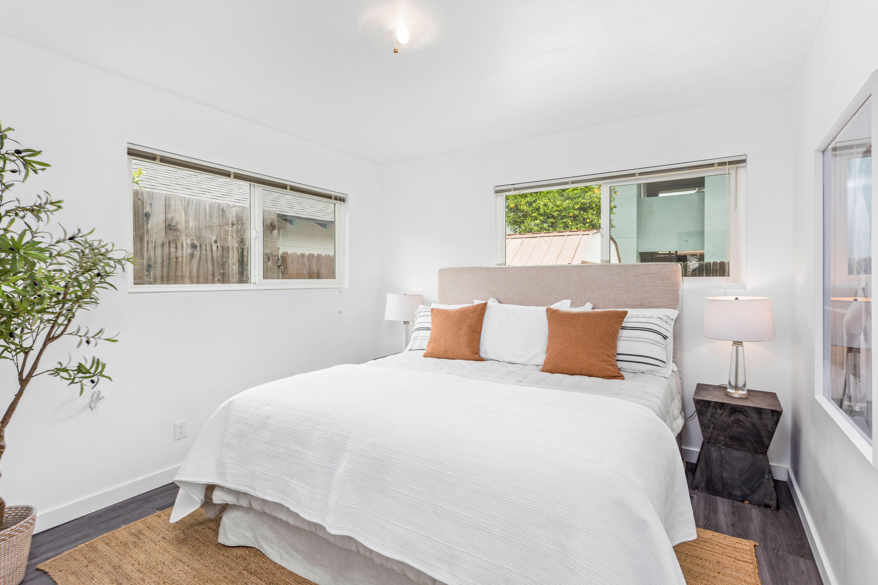 Santa Barbara, California 93101, United States, 2 Bedrooms Bedrooms, ,1 BathroomBathrooms,Residential,Pending,124928