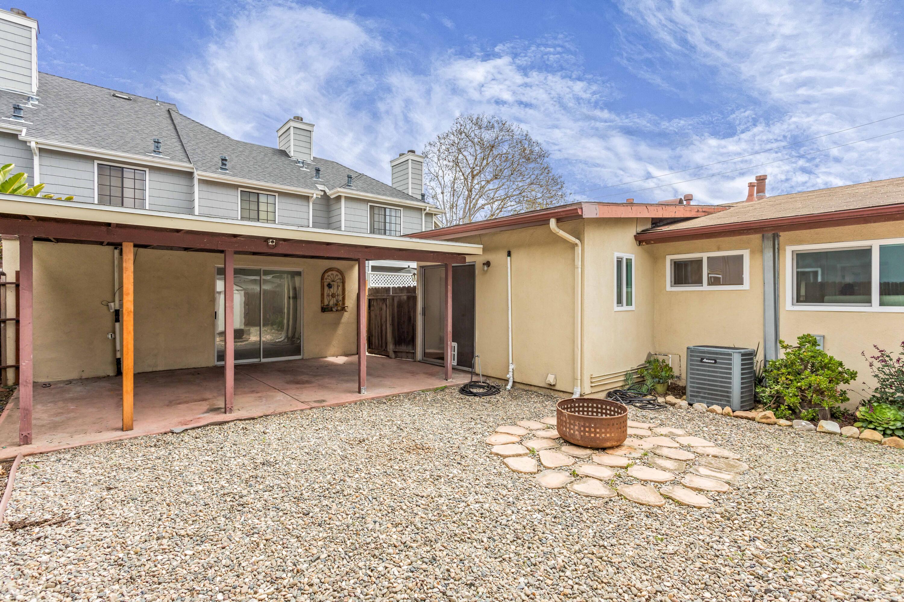 Santa Barbara, California 93101, United States, 2 Bedrooms Bedrooms, ,1 BathroomBathrooms,Residential,Pending,124928