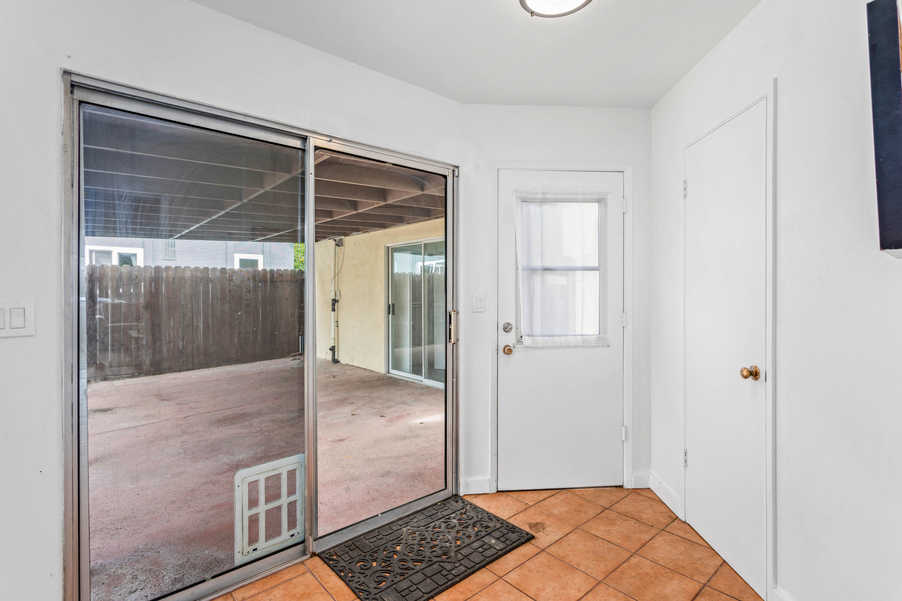 Santa Barbara, California 93101, United States, 2 Bedrooms Bedrooms, ,1 BathroomBathrooms,Residential,Pending,124928