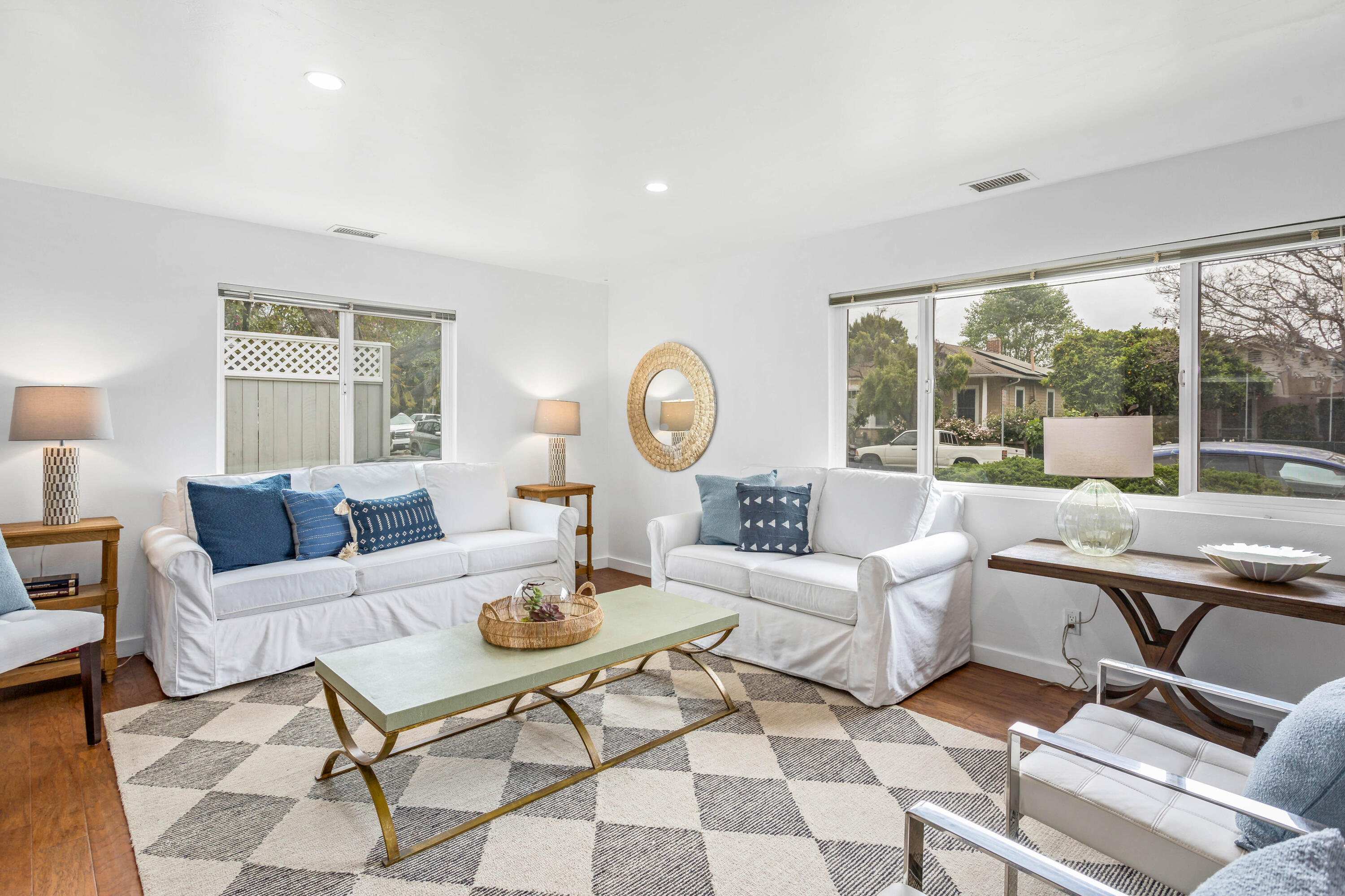 Santa Barbara, California 93101, United States, 2 Bedrooms Bedrooms, ,1 BathroomBathrooms,Residential,Pending,124928