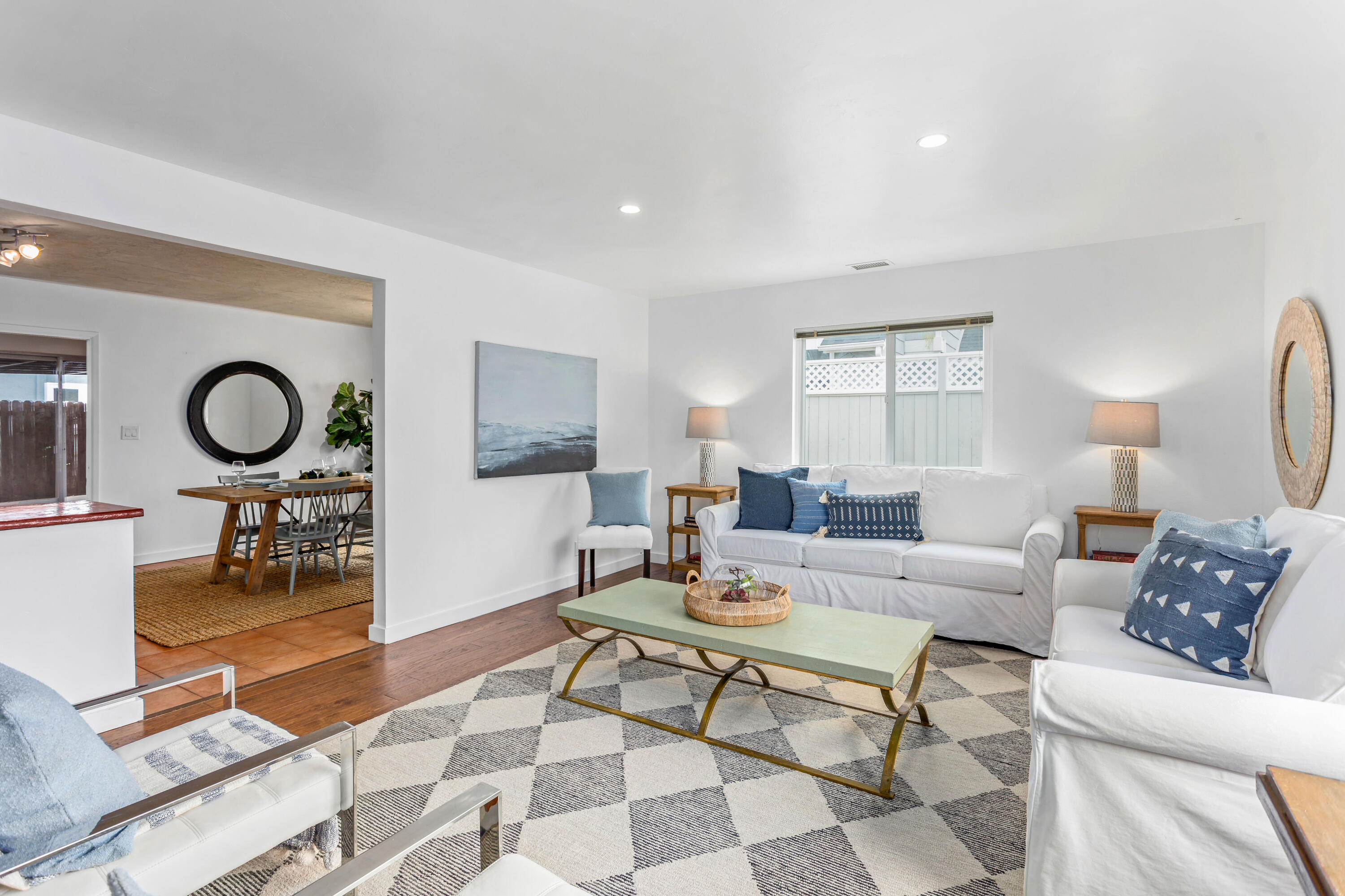 Santa Barbara, California 93101, United States, 2 Bedrooms Bedrooms, ,1 BathroomBathrooms,Residential,Pending,124928