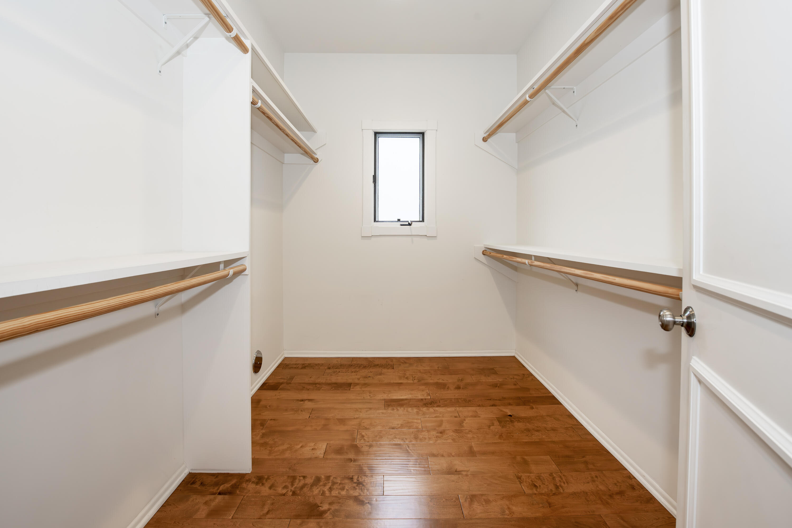 Santa Barbara, California 93105, United States, 3 Bedrooms Bedrooms, ,2 BathroomsBathrooms,Residential,Pending,117737