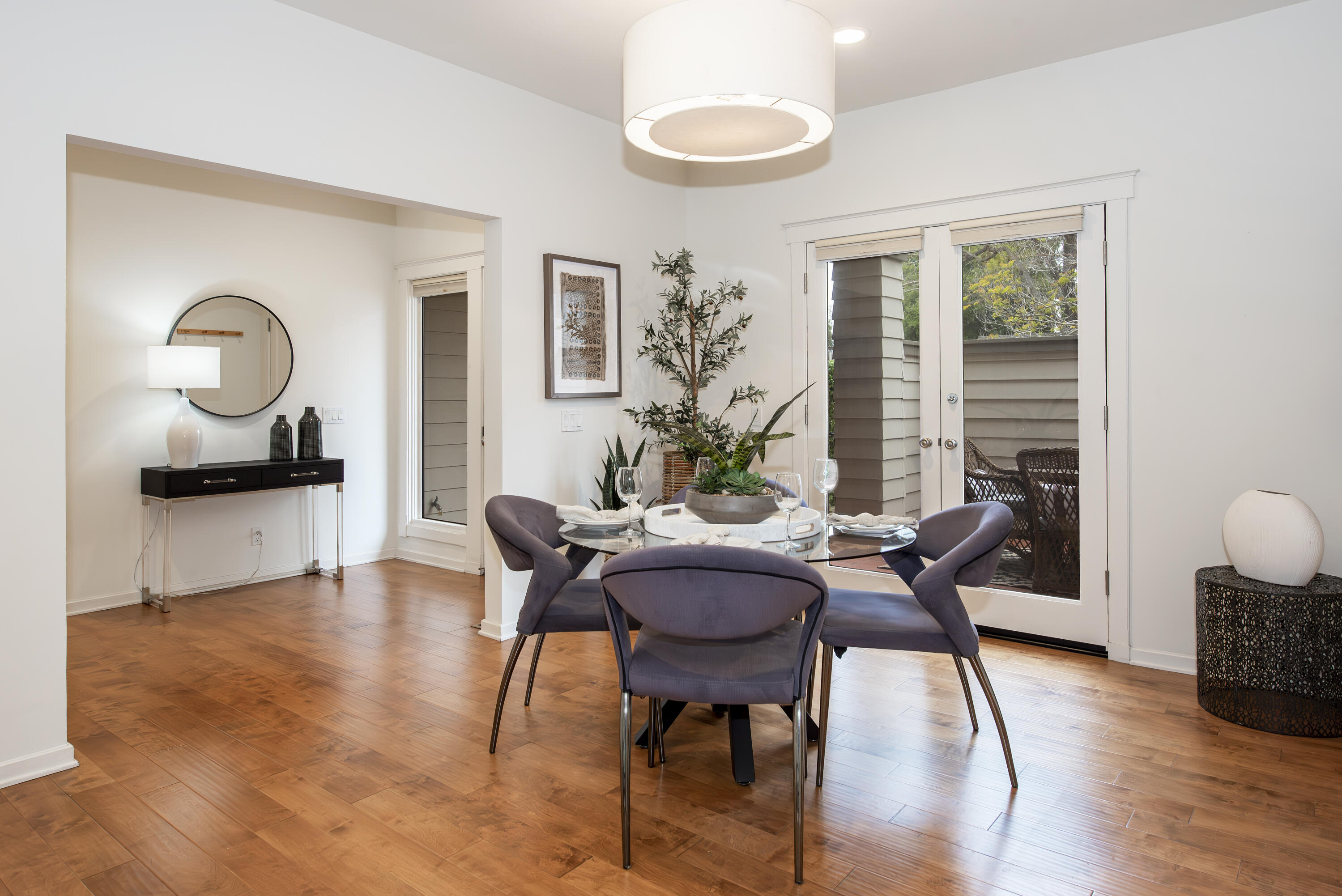 Santa Barbara, California 93105, United States, 3 Bedrooms Bedrooms, ,2 BathroomsBathrooms,Residential,Pending,117737