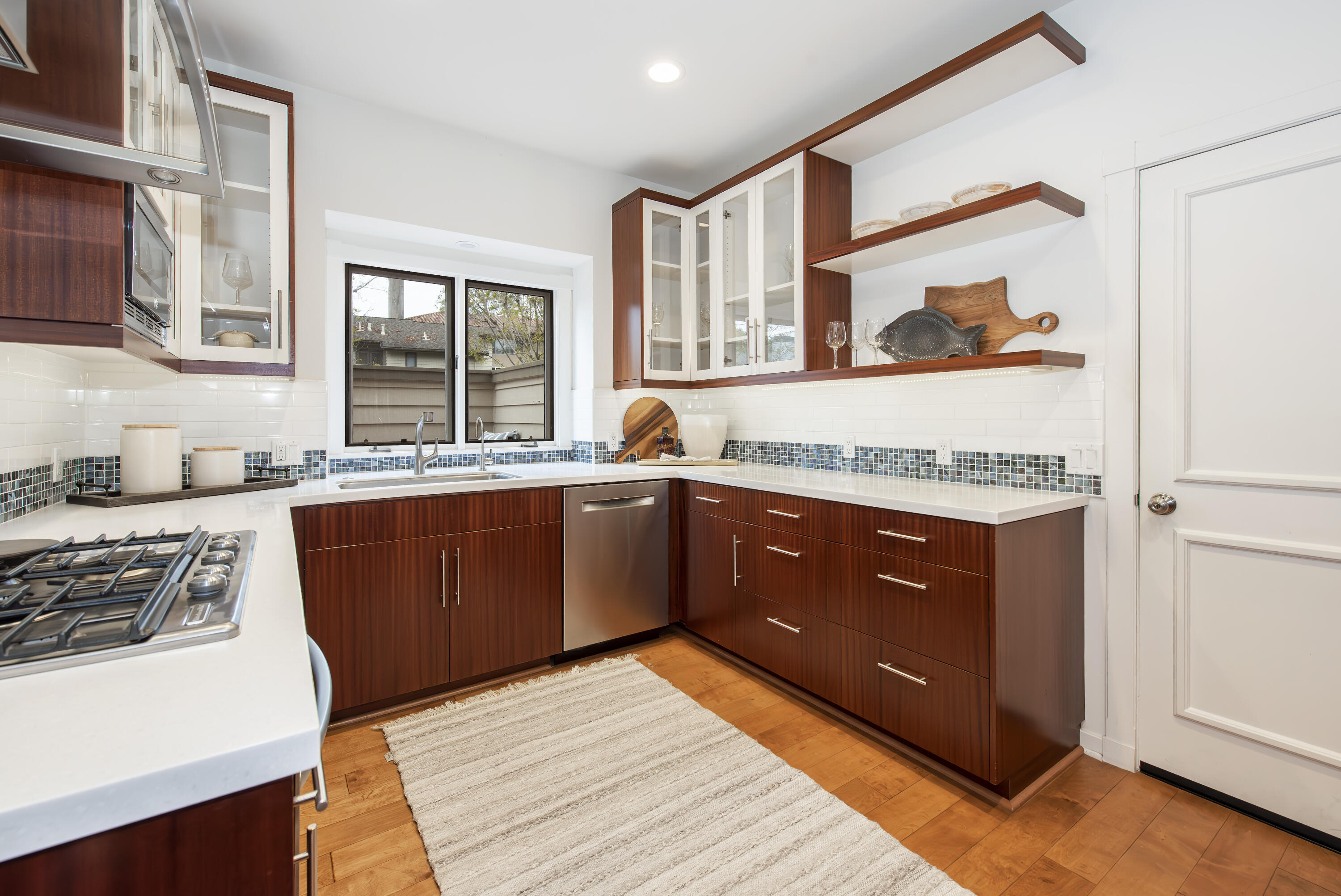 Santa Barbara, California 93105, United States, 3 Bedrooms Bedrooms, ,2 BathroomsBathrooms,Residential,Pending,117737