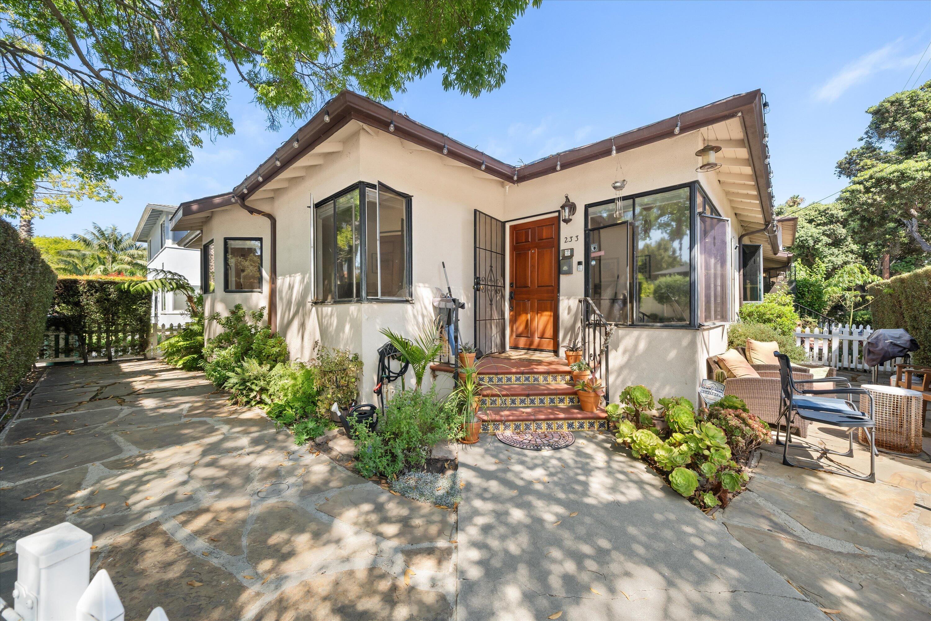 233 W Yanonali Street